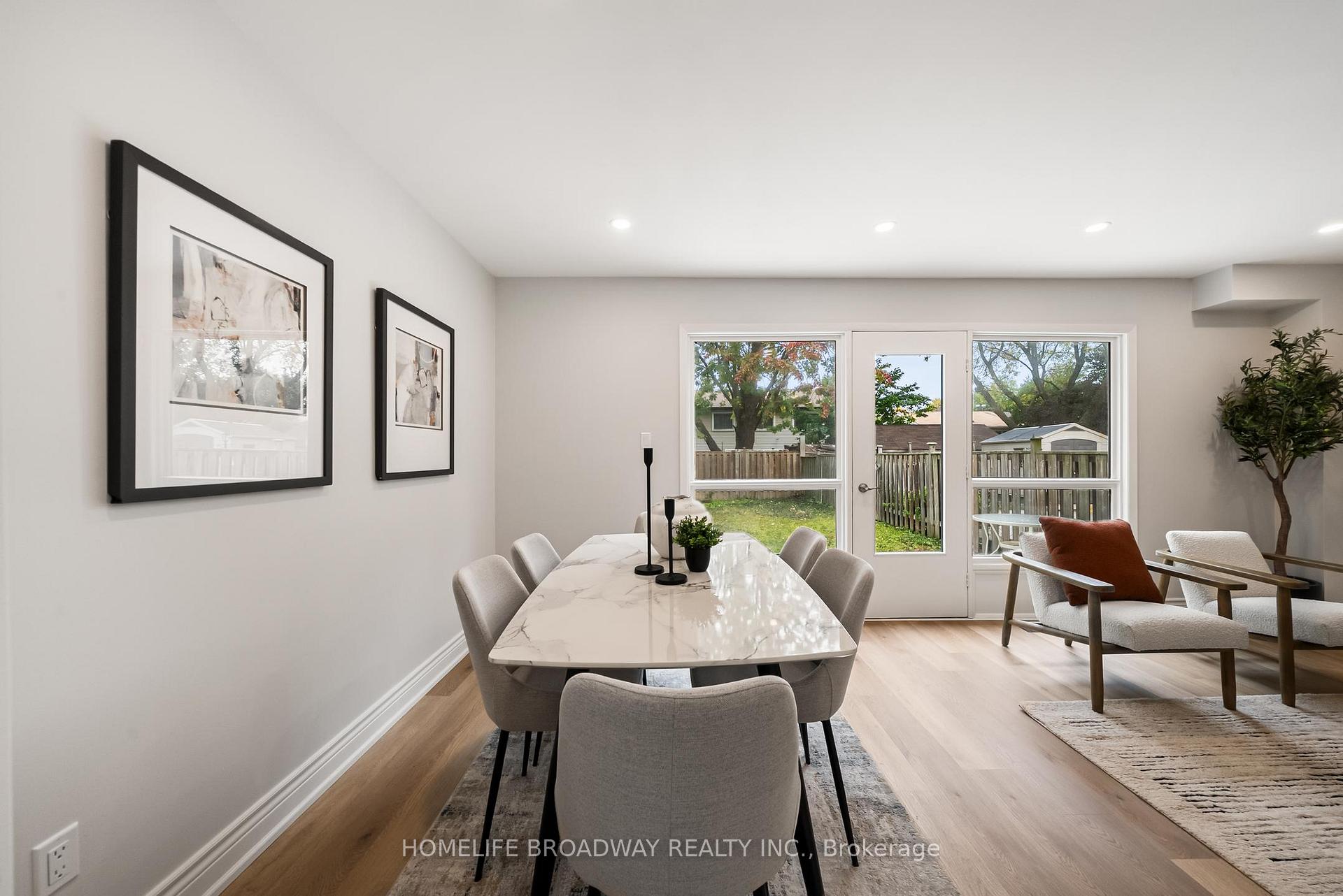 Photo 5 of 44 Hollyberry Trail, North York, Hillcrest Village — HOMEH