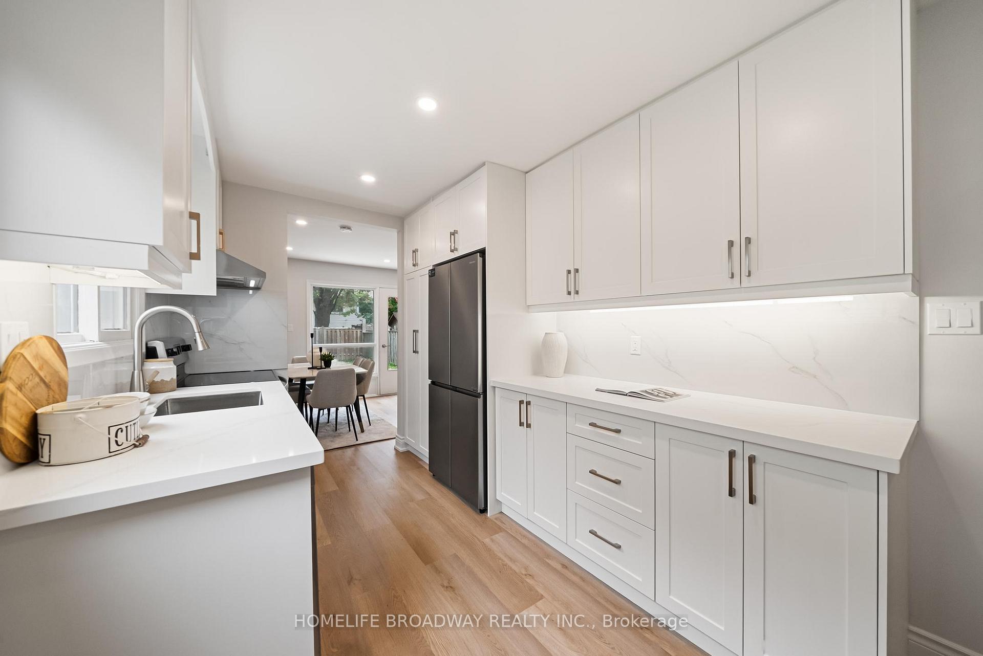 Photo 8 of 44 Hollyberry Trail, North York, Hillcrest Village — HOMEH