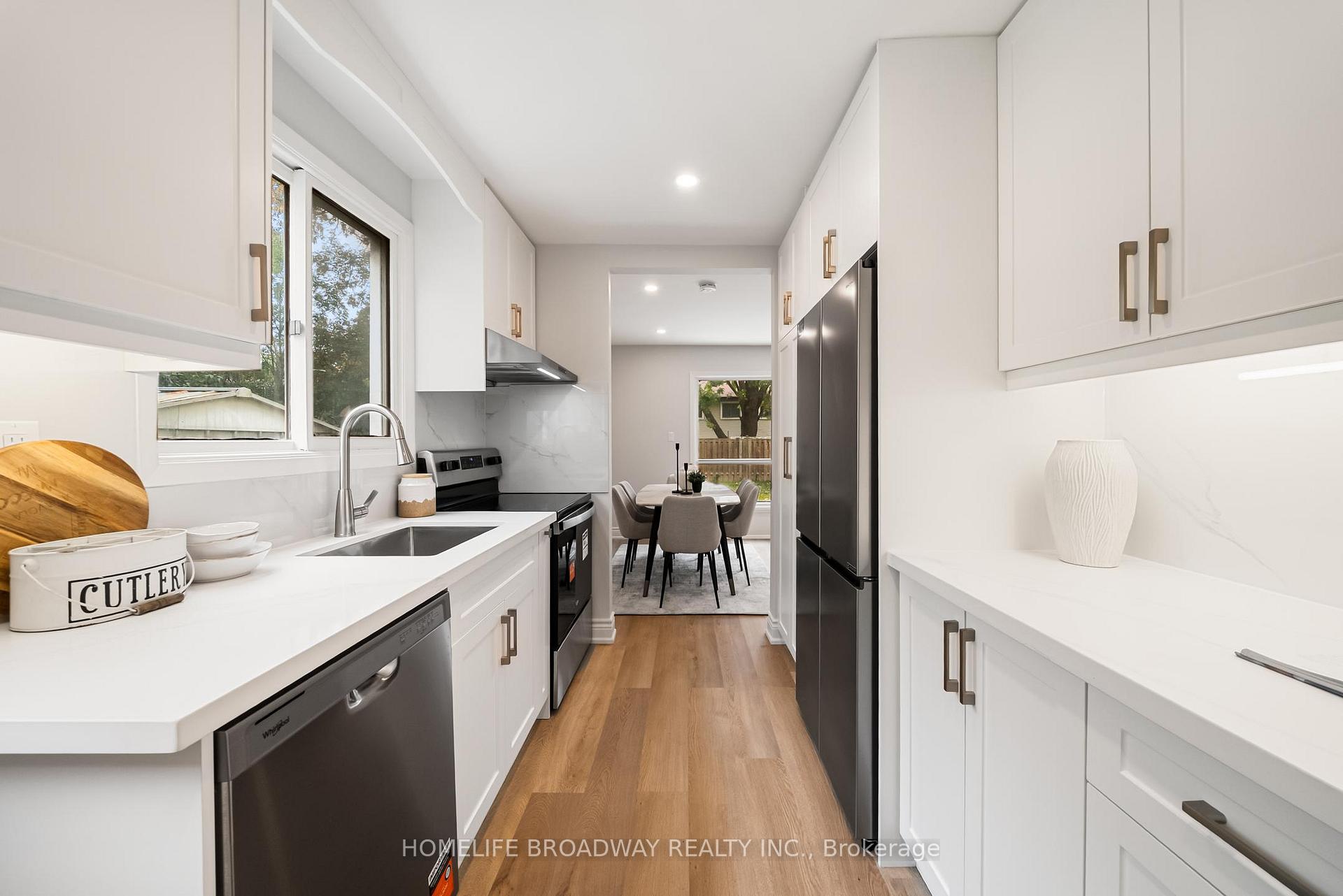 Photo 9 of 44 Hollyberry Trail, North York, Hillcrest Village — HOMEH