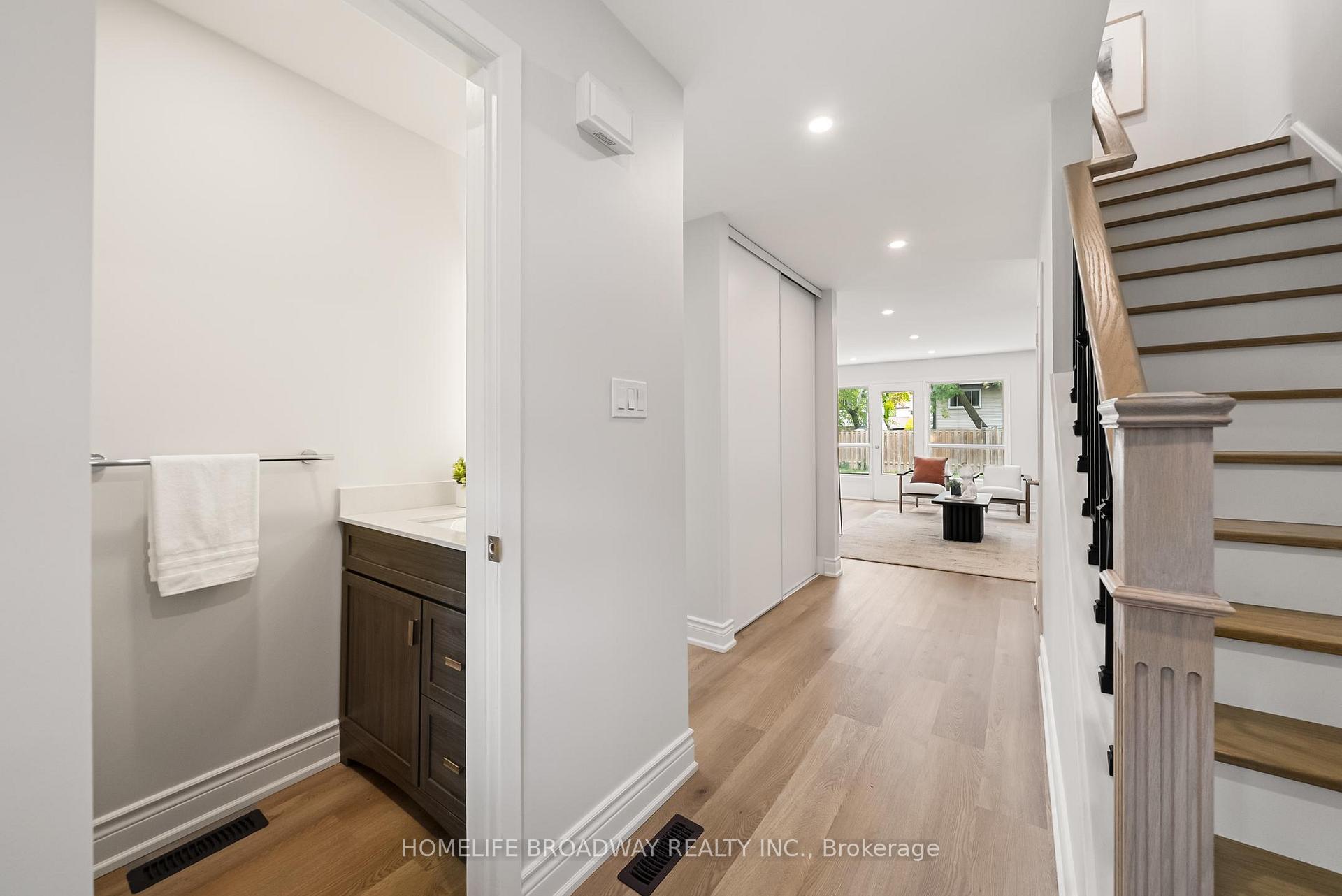 Photo 15 of 44 Hollyberry Trail, North York, Hillcrest Village — HOMEH