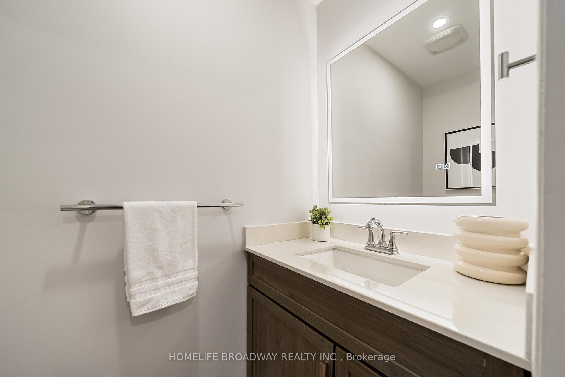 Photo 16 of 44 Hollyberry Trail, North York, Hillcrest Village — HOMEH