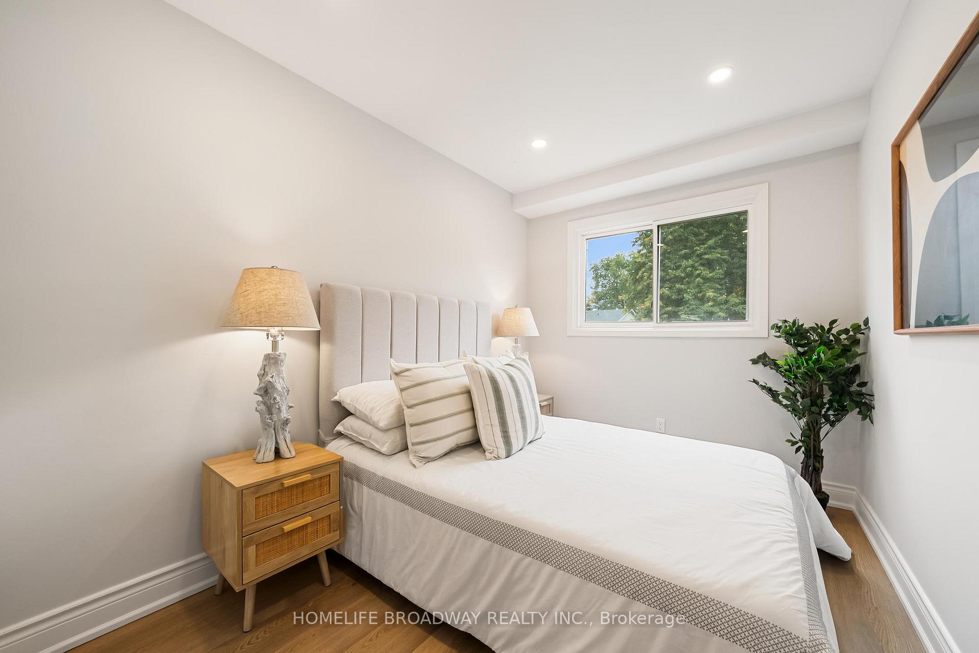 Photo 21 of 44 Hollyberry Trail, North York, Hillcrest Village — HOMEH