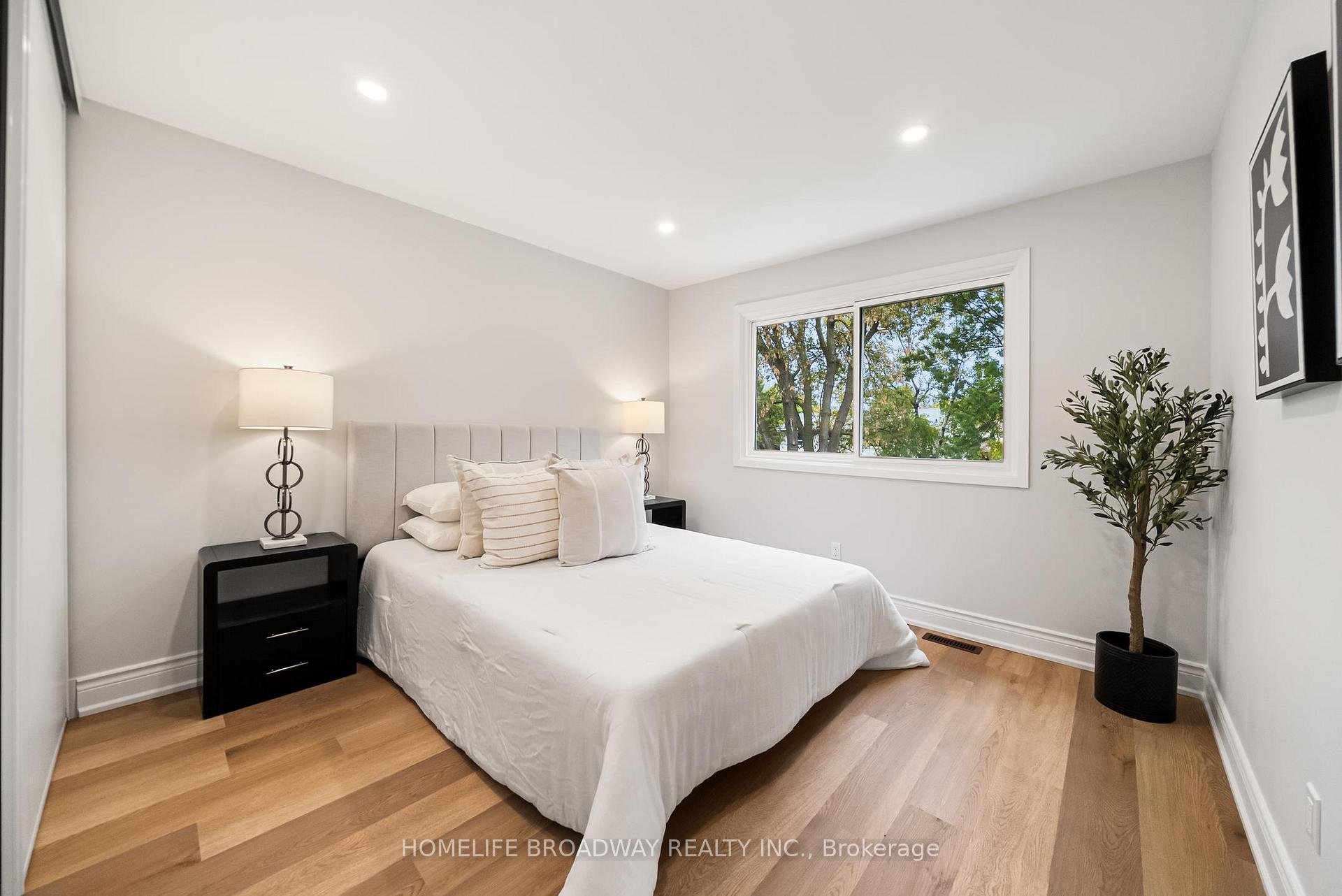 Photo 24 of 44 Hollyberry Trail, North York, Hillcrest Village — HOMEH