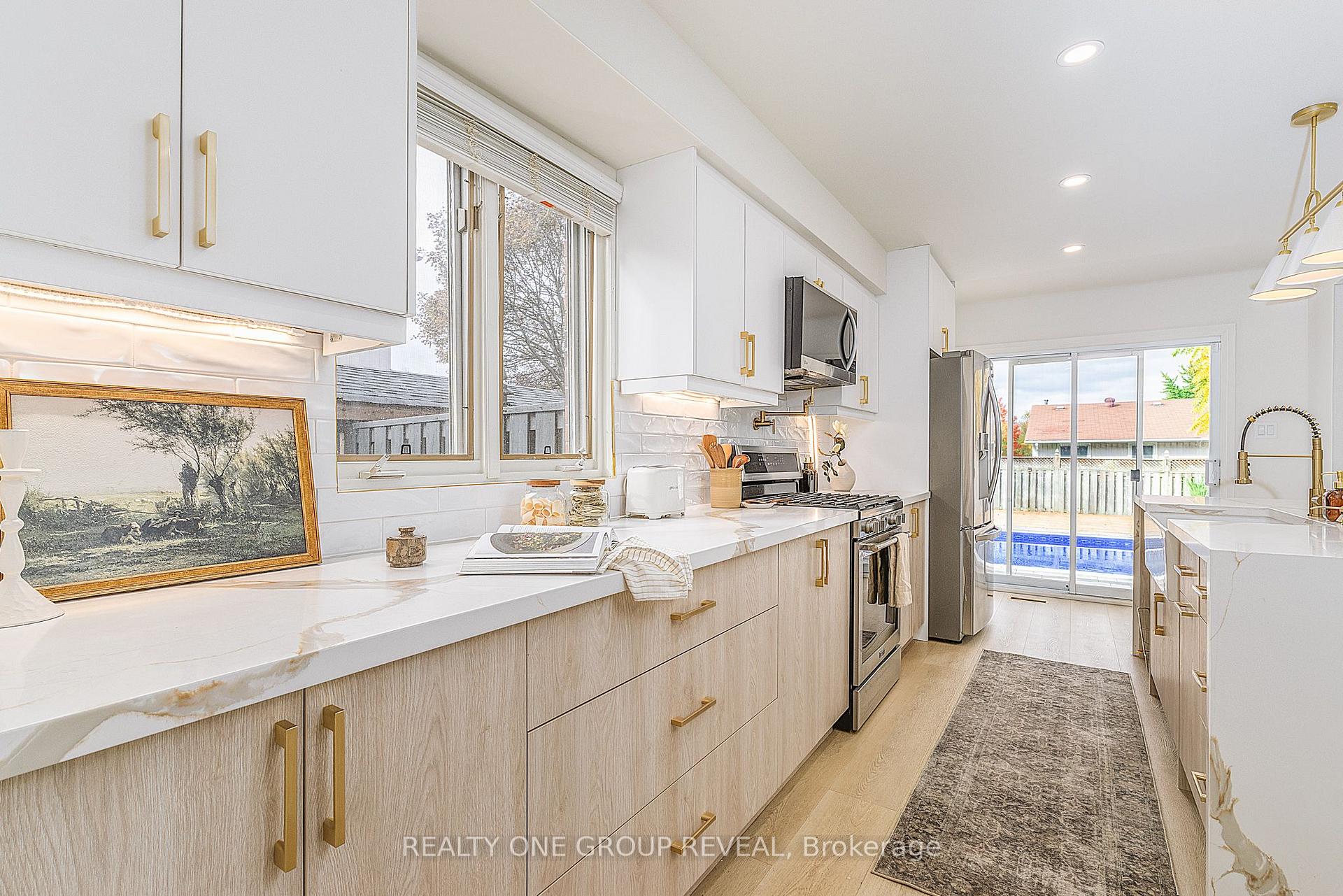 Photo 3 of 938 Harding Street, Whitby, Downtown Whitby — HOMEH