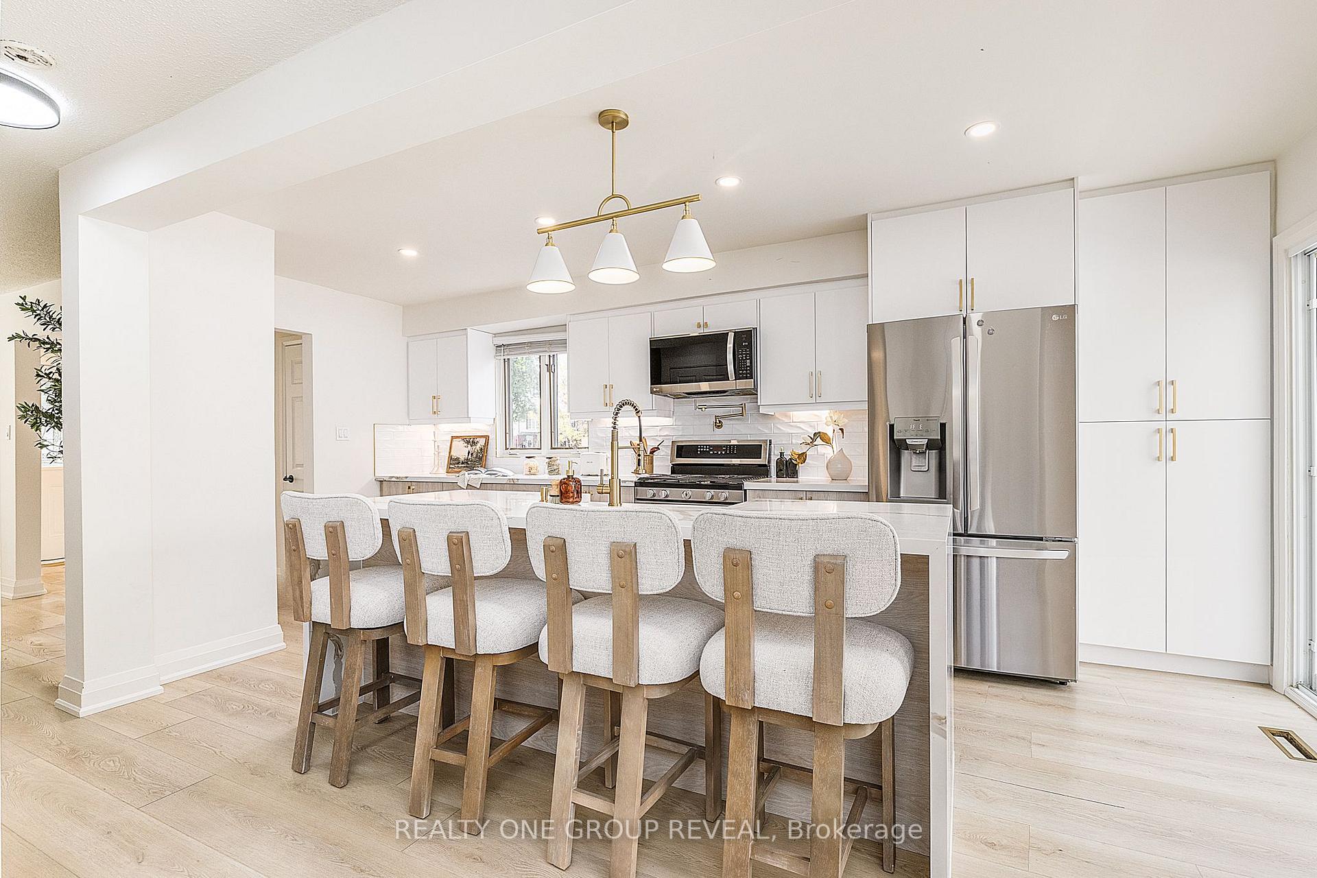 Photo 5 of 938 Harding Street, Whitby, Downtown Whitby — HOMEH