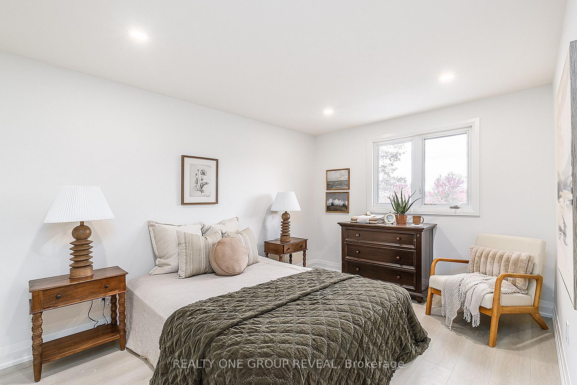 Photo 11 of 938 Harding Street, Whitby, Downtown Whitby — HOMEH