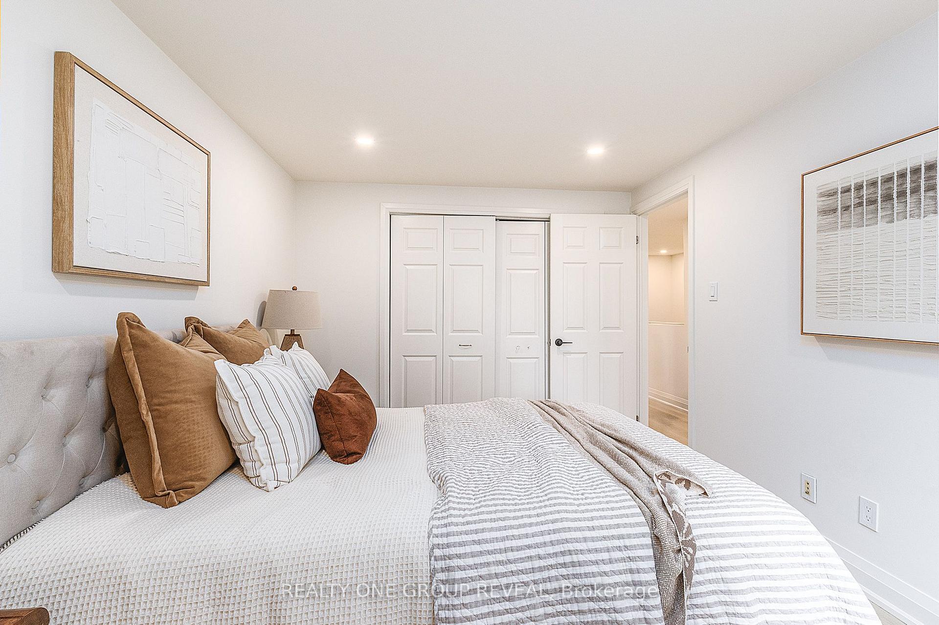 Photo 14 of 938 Harding Street, Whitby, Downtown Whitby — HOMEH