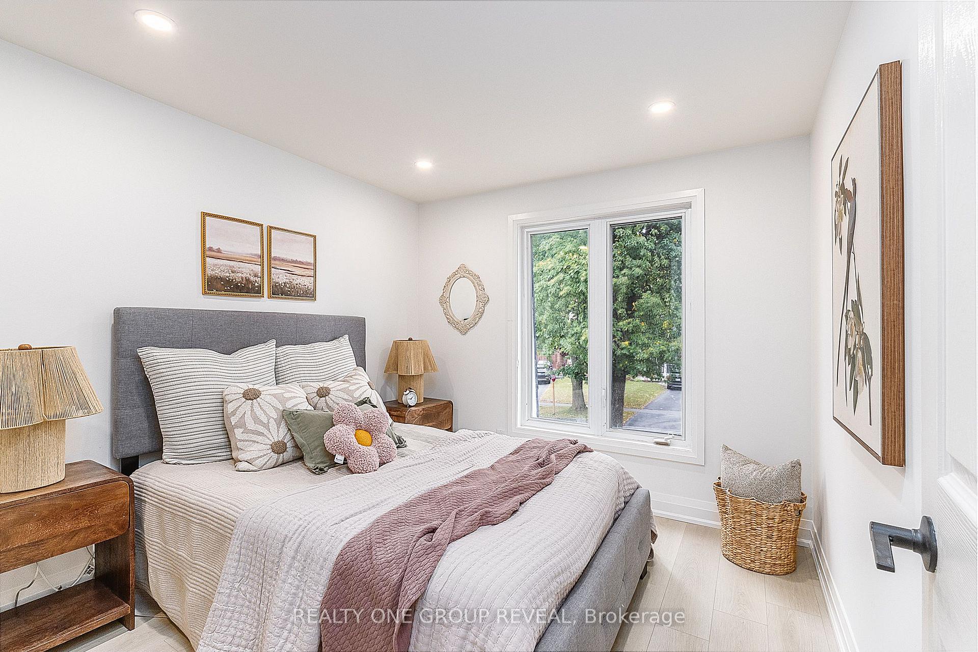 Photo 15 of 938 Harding Street, Whitby, Downtown Whitby — HOMEH