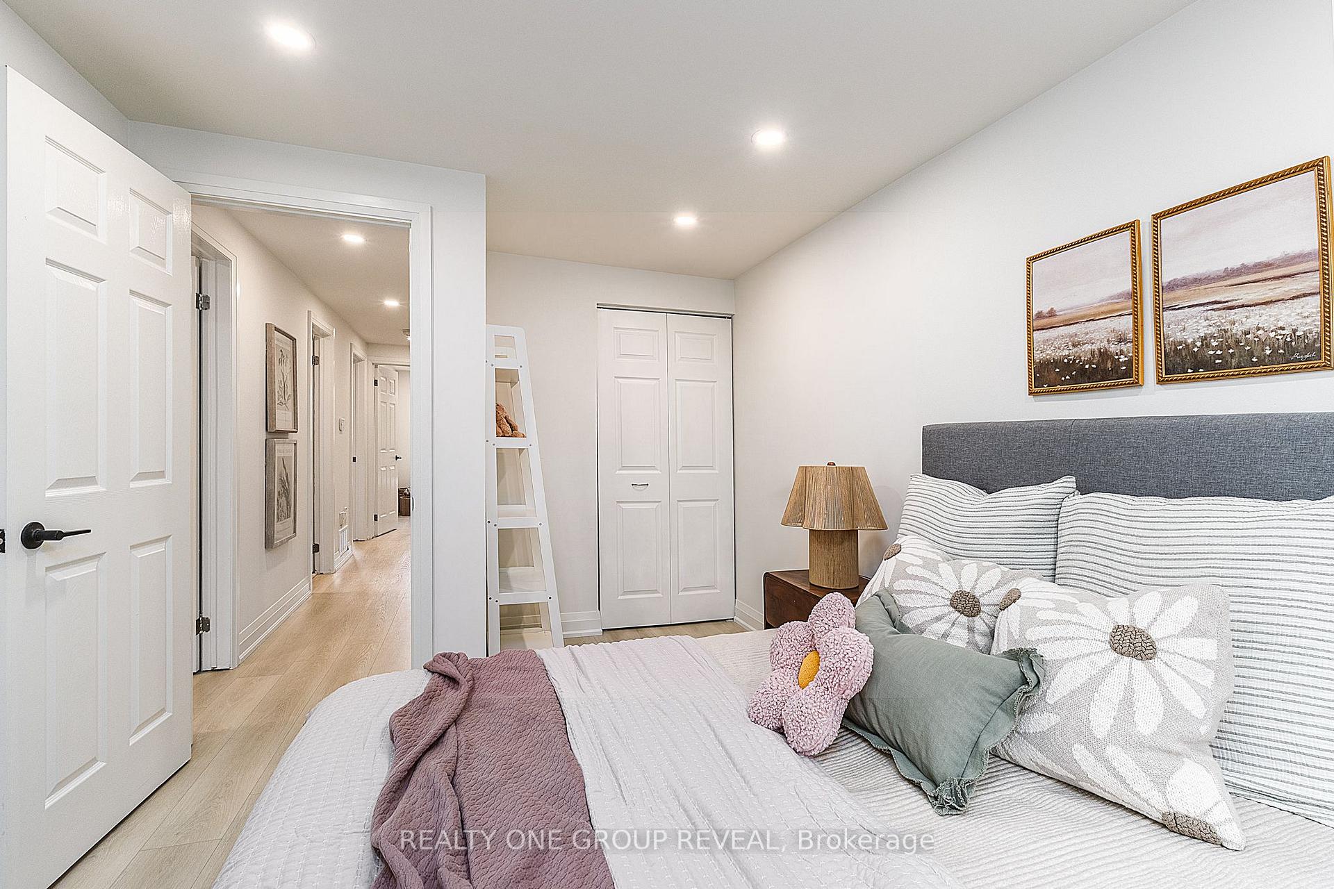 Photo 16 of 938 Harding Street, Whitby, Downtown Whitby — HOMEH