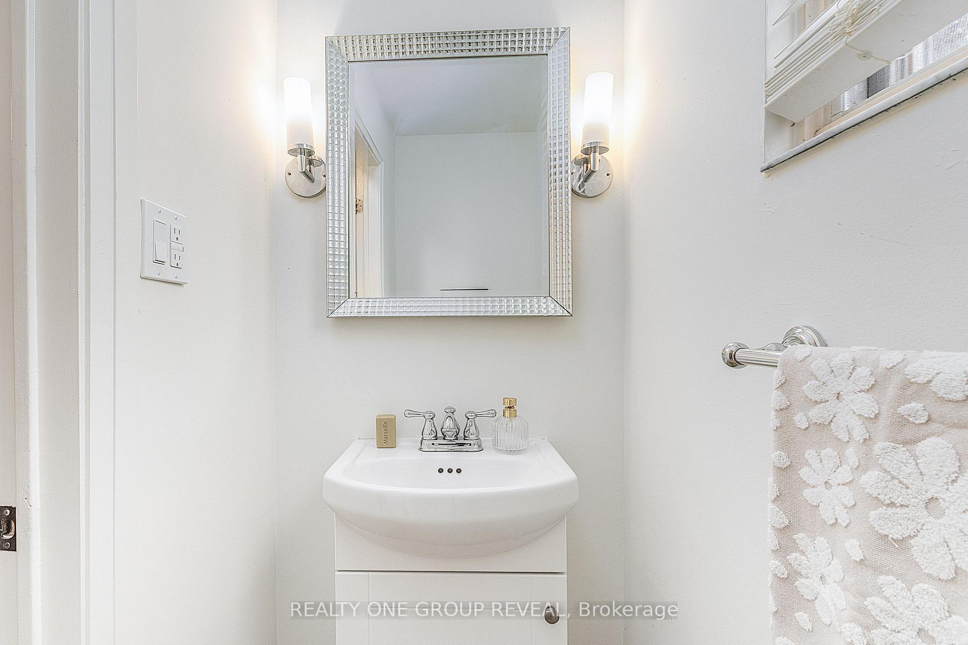 Photo 17 of 938 Harding Street, Whitby, Downtown Whitby — HOMEH