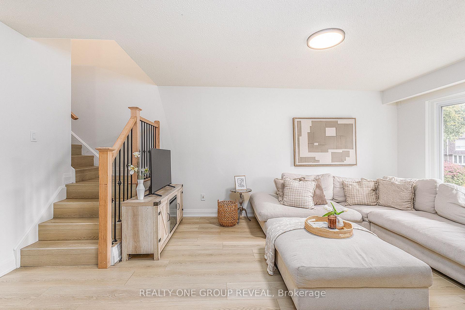 Photo 19 of 938 Harding Street, Whitby, Downtown Whitby — HOMEH