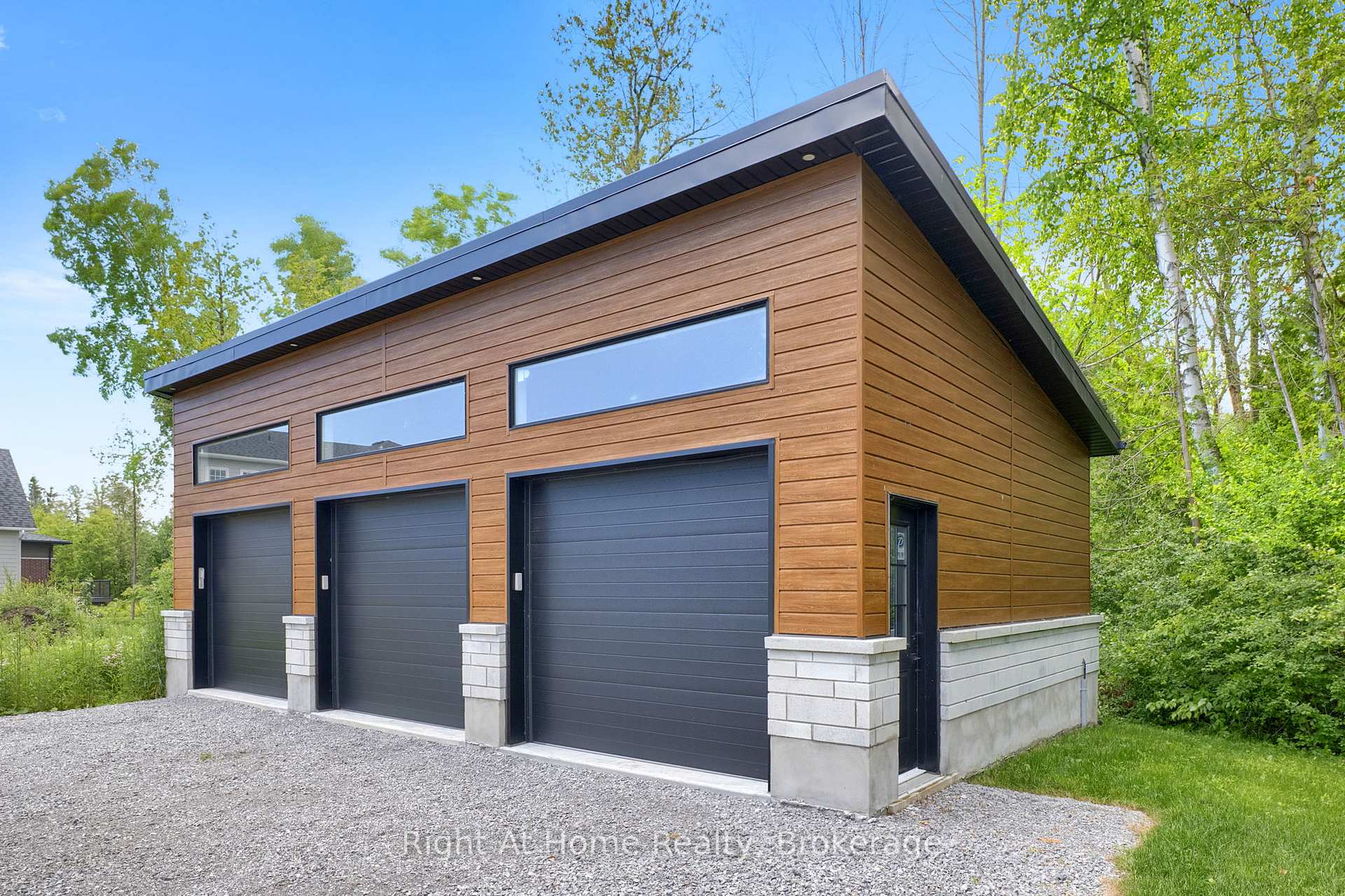 Photo 42 of 213 Suzanne Mess Boulevard, Cobourg — HOMEH