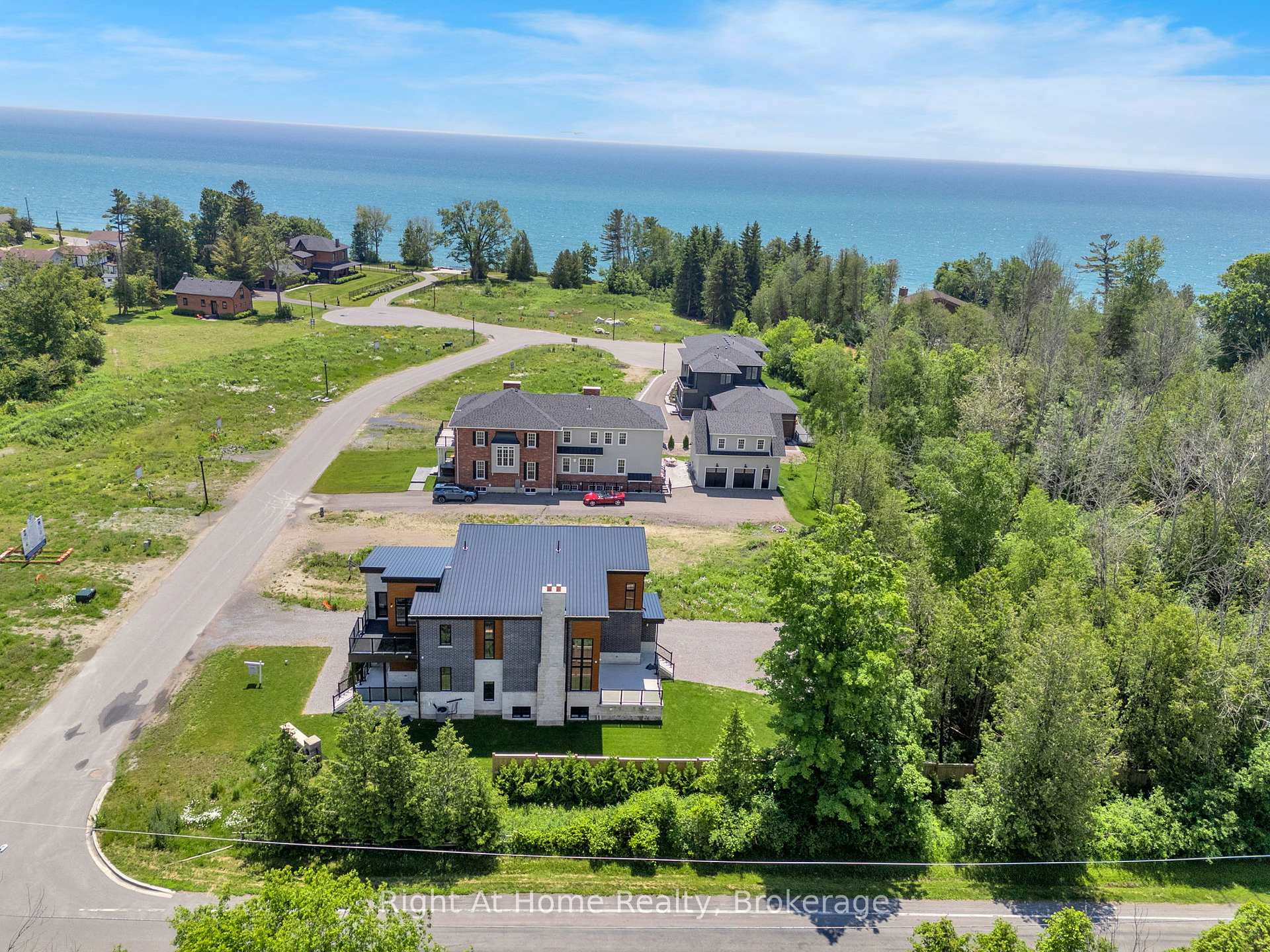 Photo 44 of 213 Suzanne Mess Boulevard, Cobourg — HOMEH