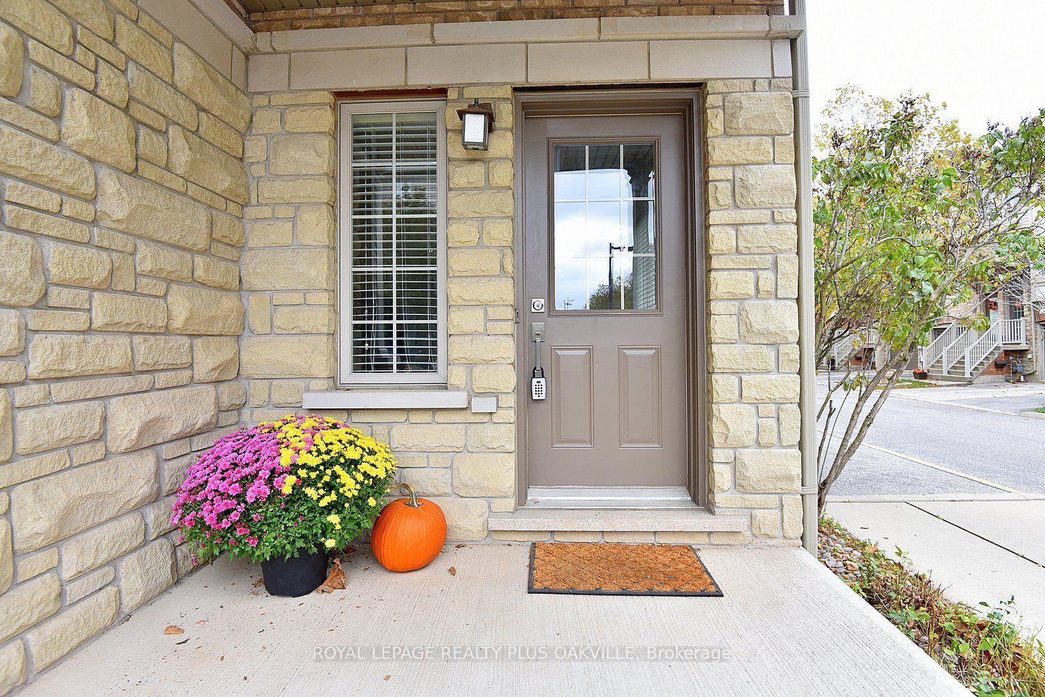 Photo 4 of 621 Budgeon Common, Burlington, Shoreacres — HOMEH