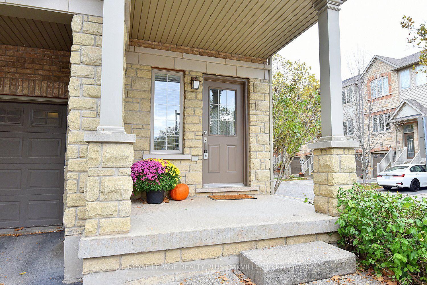 Photo 5 of 621 Budgeon Common, Burlington, Shoreacres — HOMEH