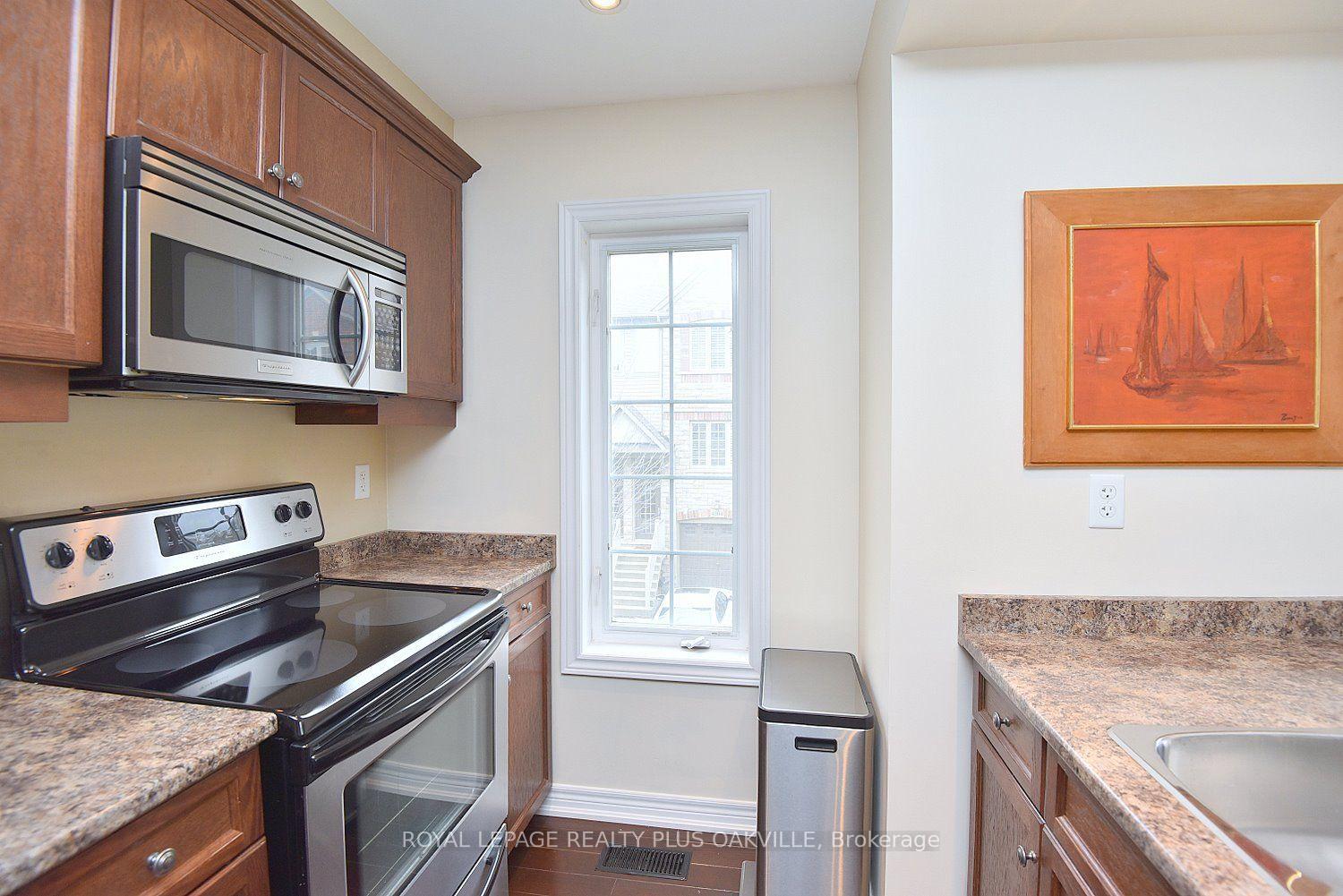 Photo 13 of 621 Budgeon Common, Burlington, Shoreacres — HOMEH