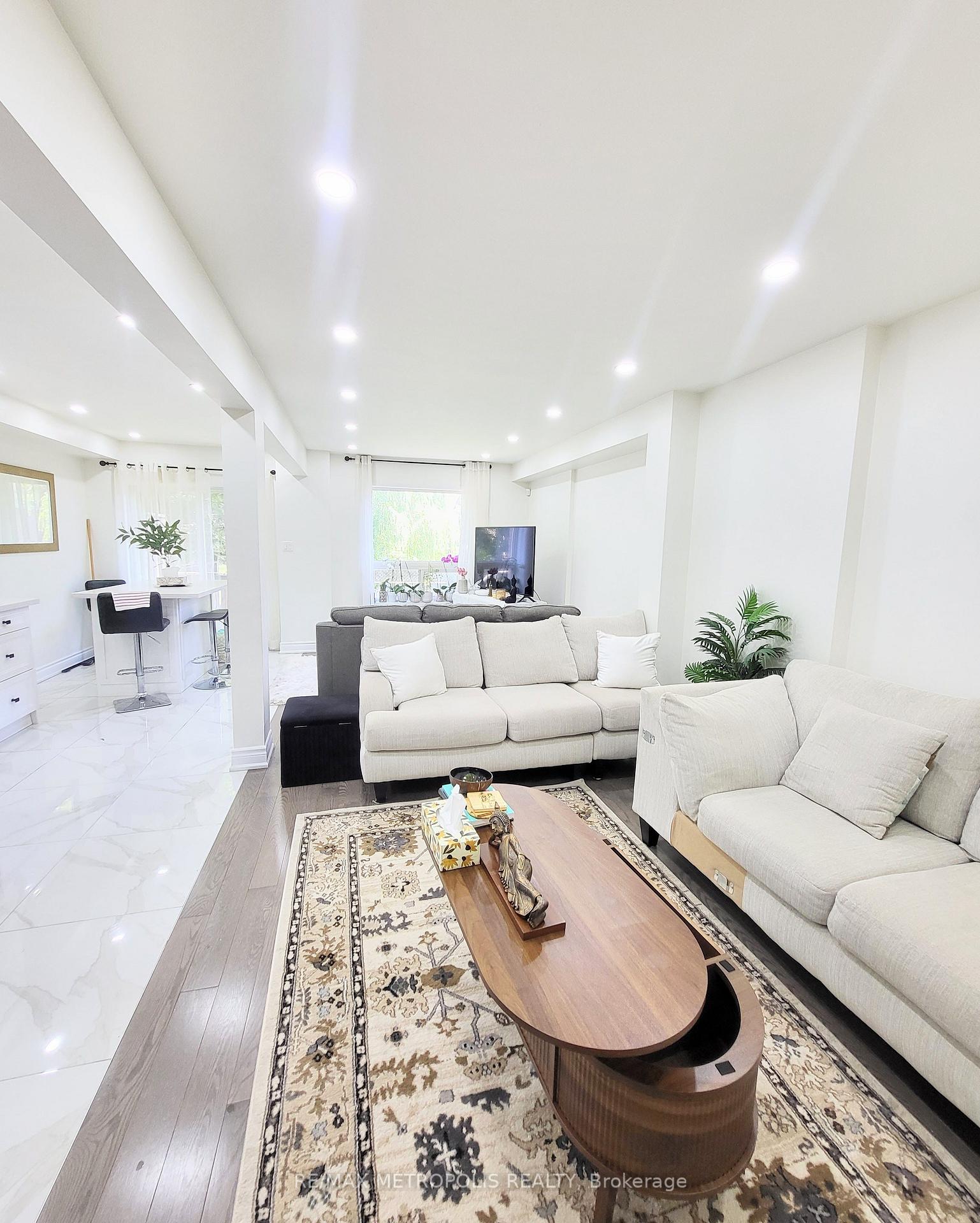 Photo 2 of Unit 12, 435 Middlefield Road, Scarborough, Agincourt North — HOMEH