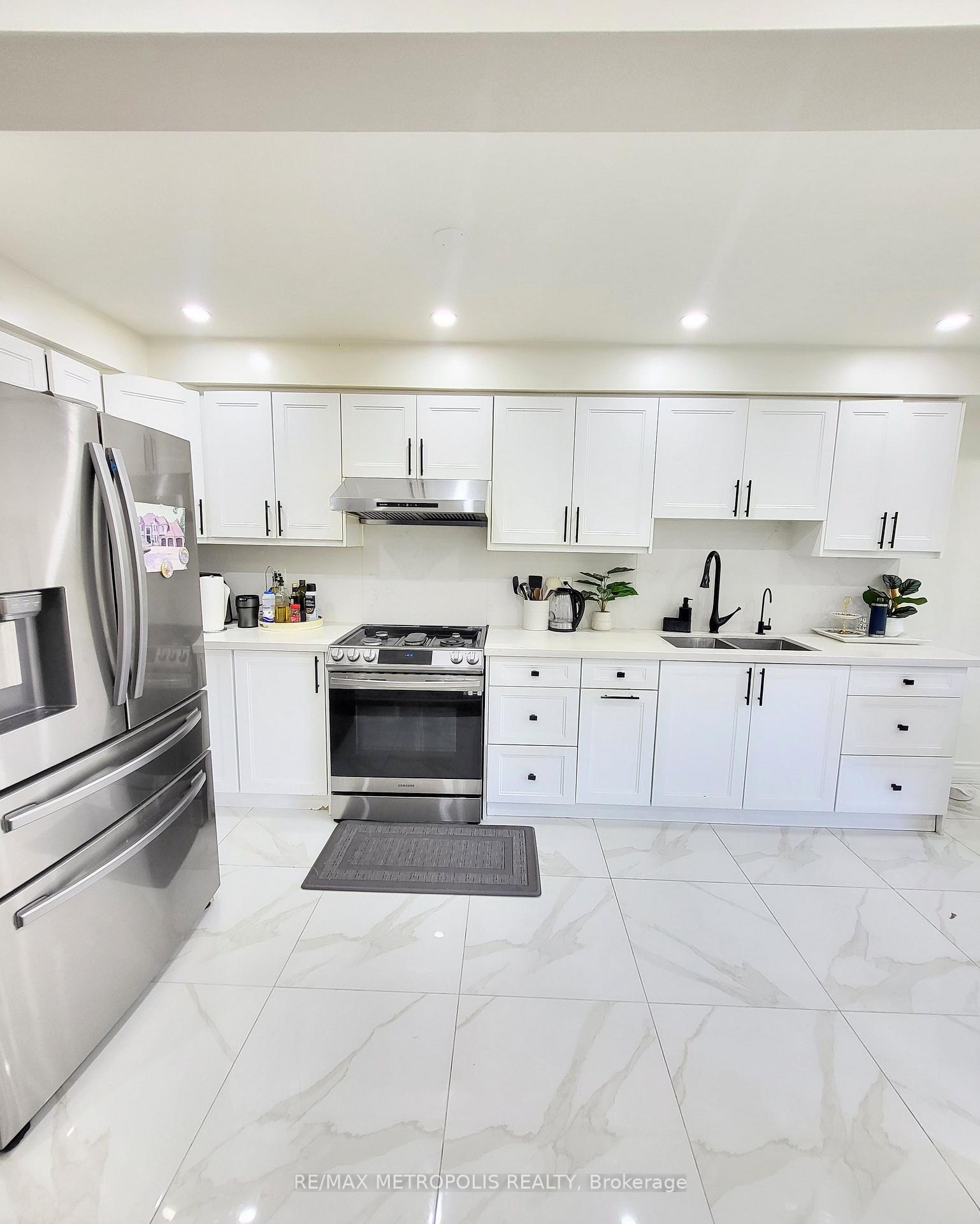Photo 3 of Unit 12, 435 Middlefield Road, Scarborough, Agincourt North — HOMEH