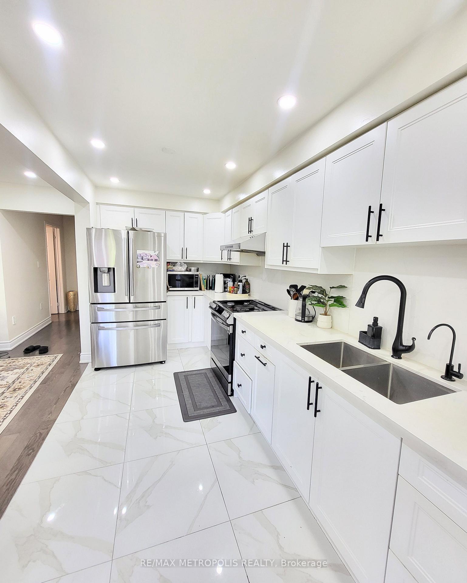 Photo 4 of Unit 12, 435 Middlefield Road, Scarborough, Agincourt North — HOMEH