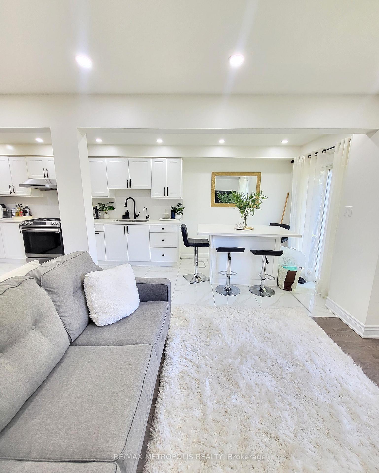 Photo 6 of Unit 12, 435 Middlefield Road, Scarborough, Agincourt North — HOMEH