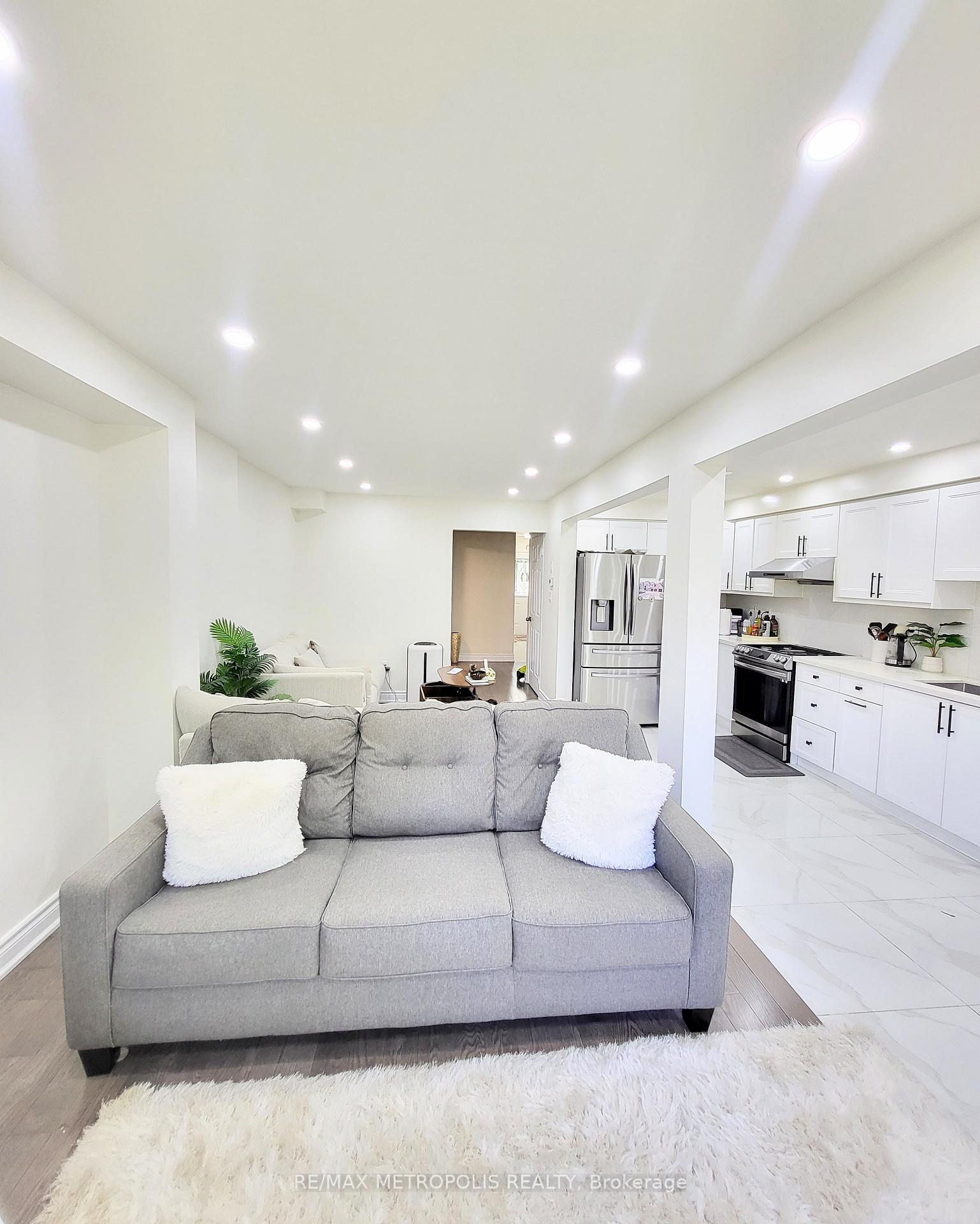 Photo 7 of Unit 12, 435 Middlefield Road, Scarborough, Agincourt North — HOMEH