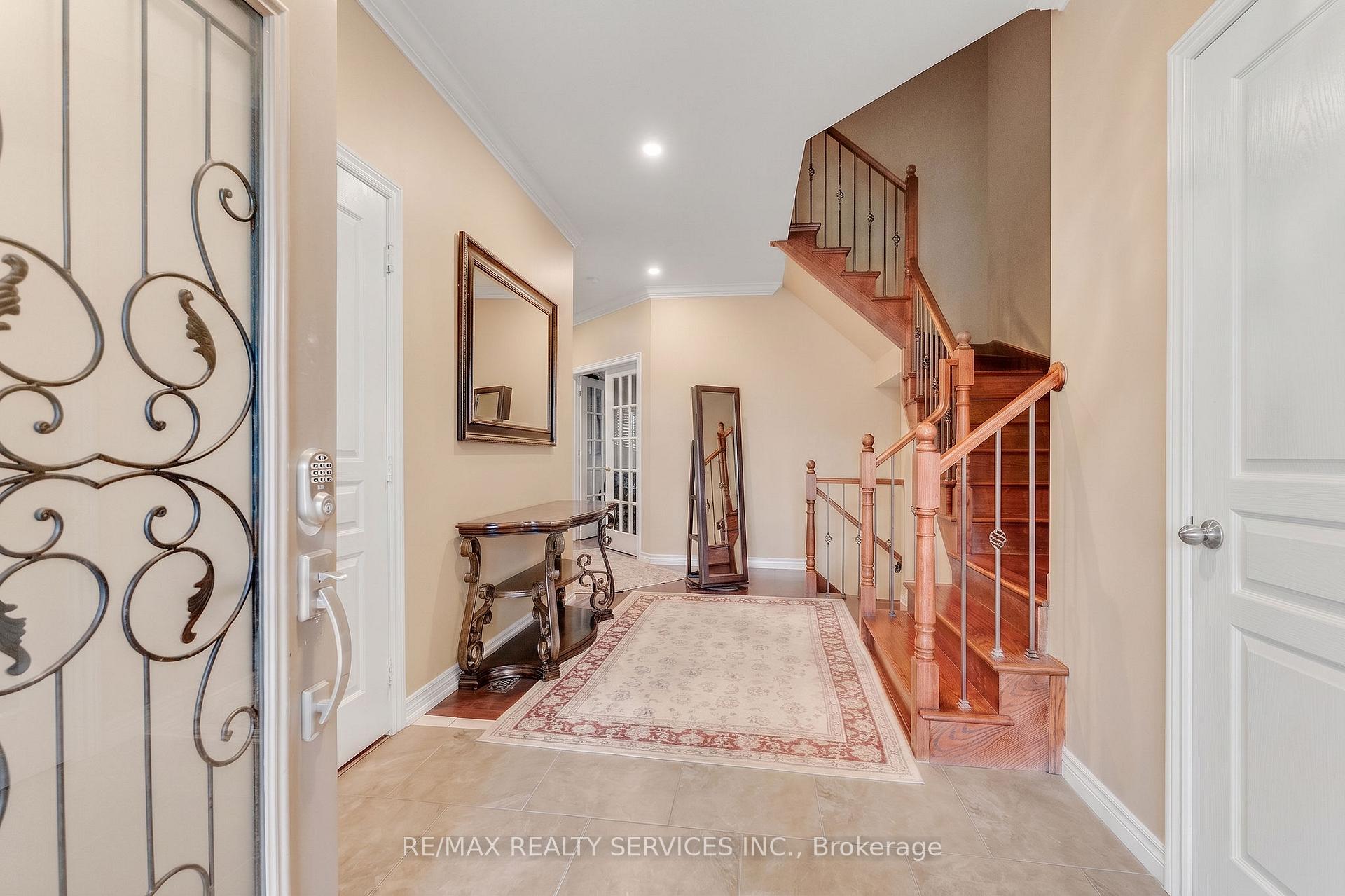 Photo 4 of 16 Sistine Court, Hamilton, Carpenter — HOMEH