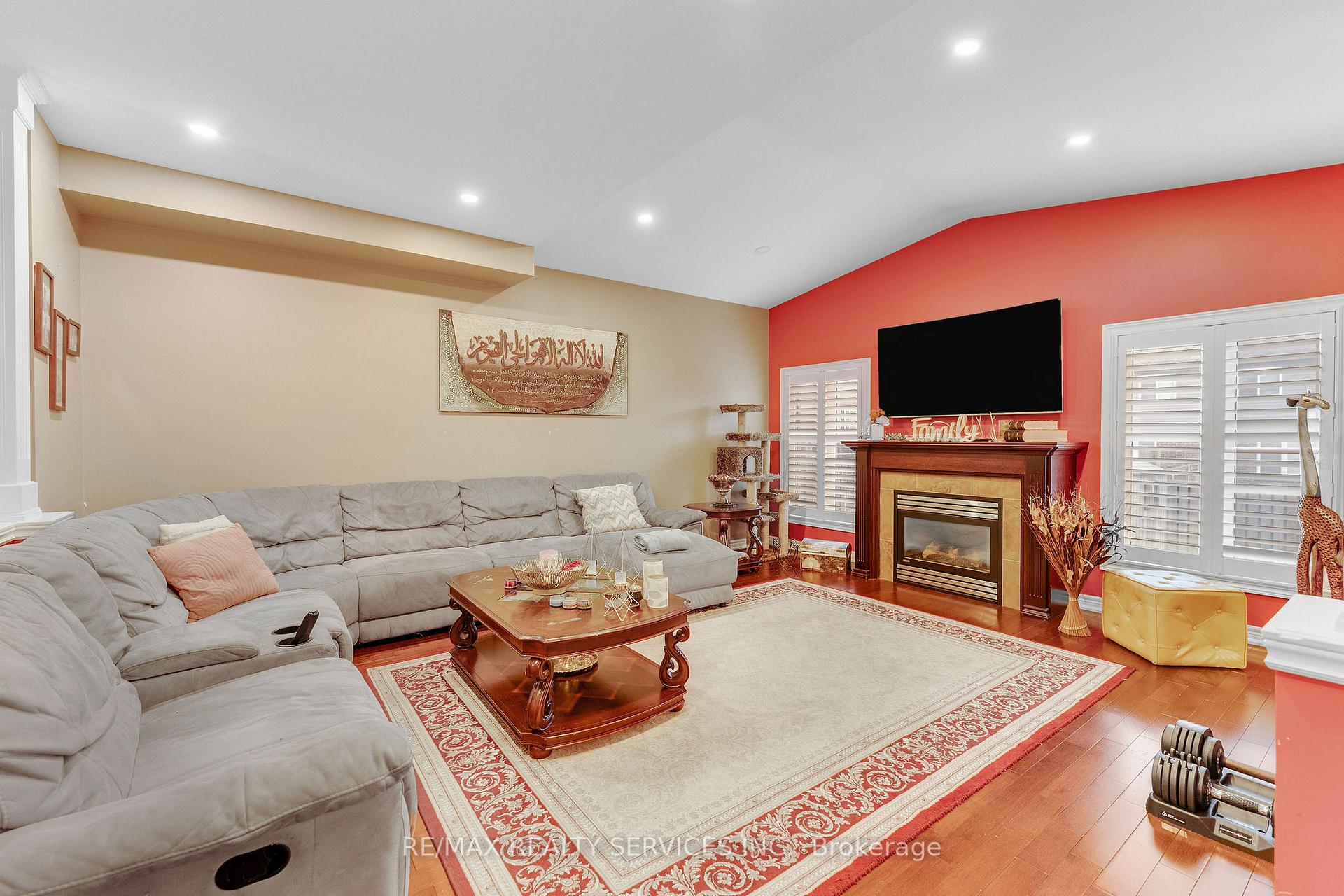 Photo 5 of 16 Sistine Court, Hamilton, Carpenter — HOMEH