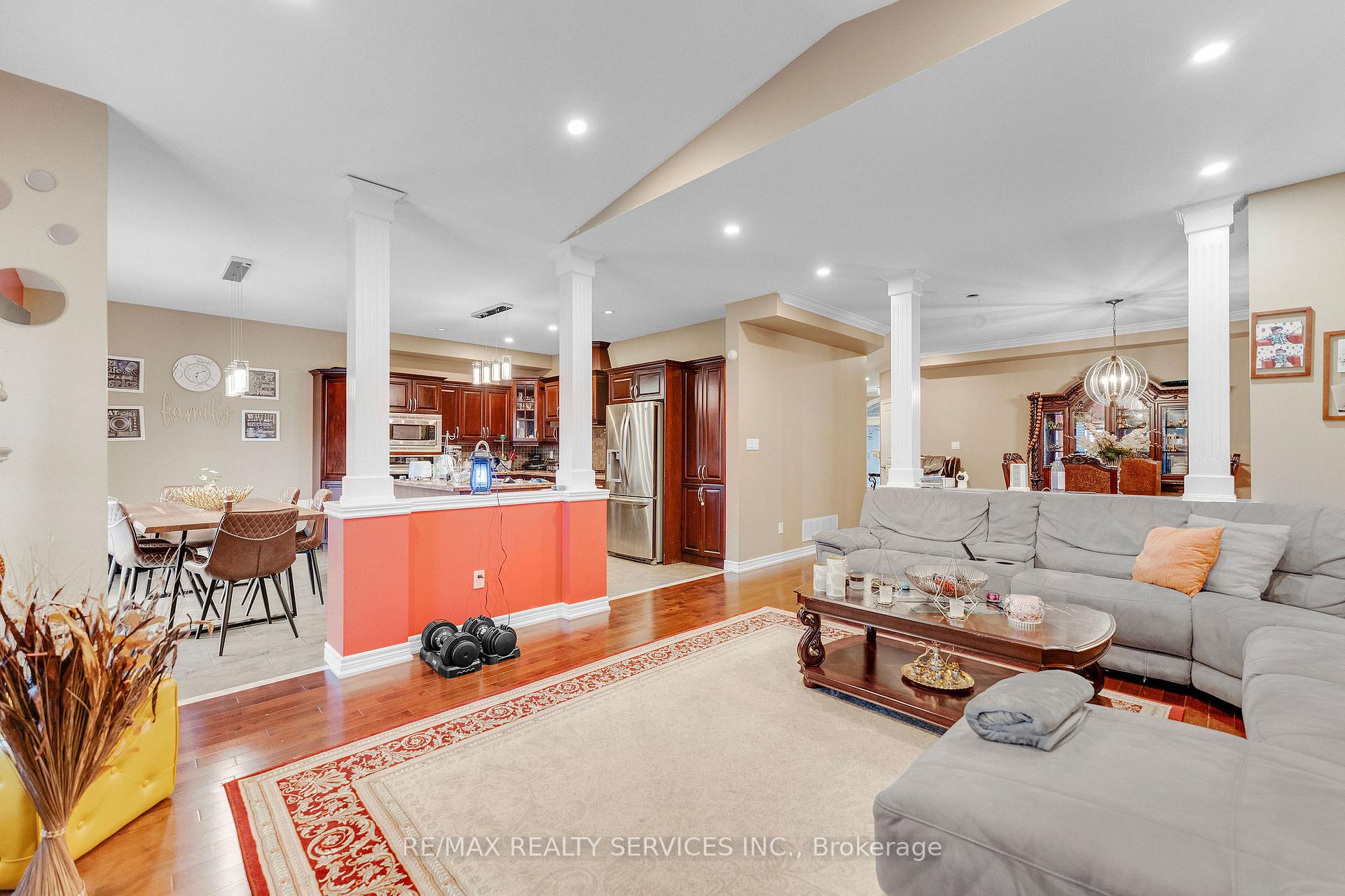 Photo 7 of 16 Sistine Court, Hamilton, Carpenter — HOMEH