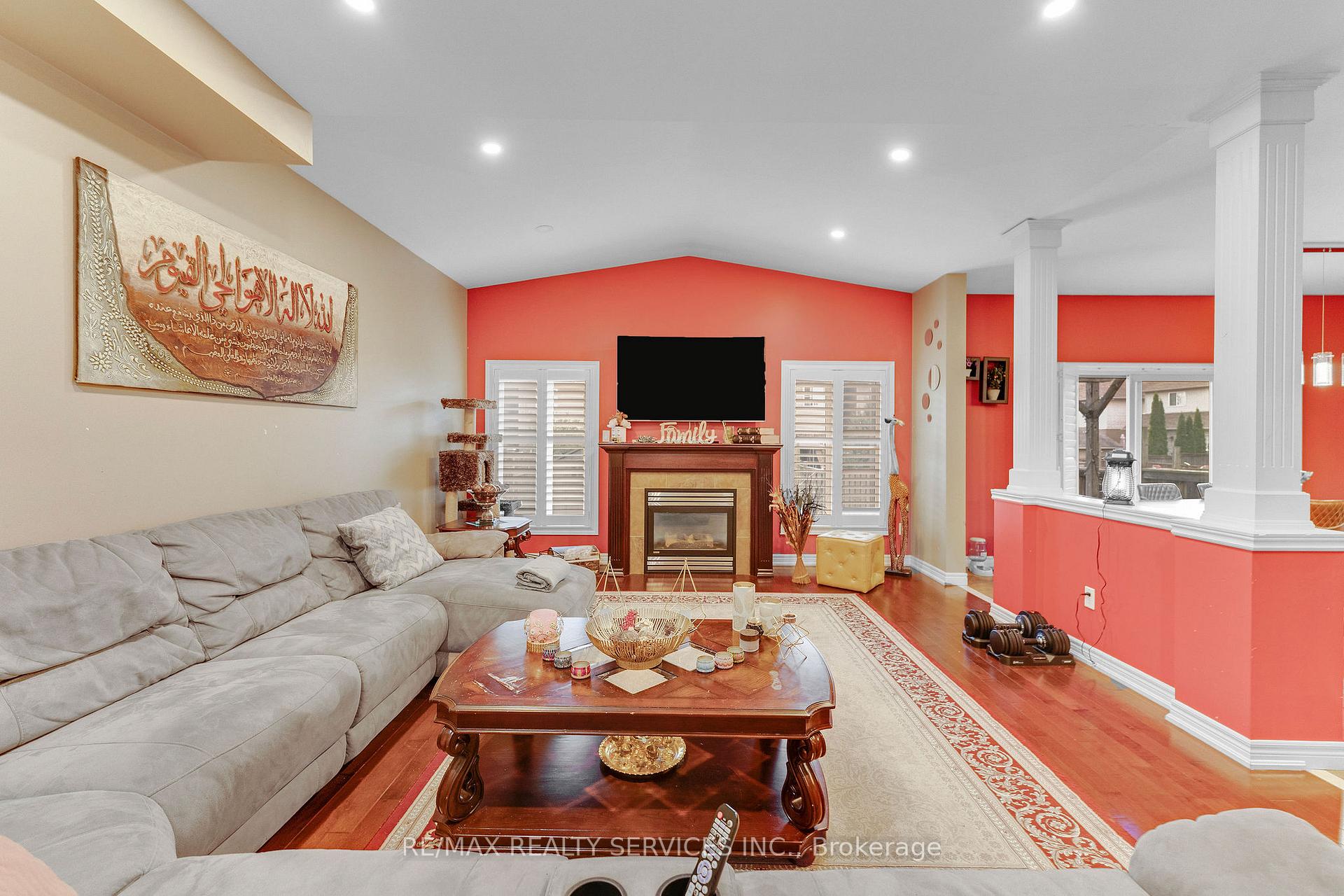 Photo 8 of 16 Sistine Court, Hamilton, Carpenter — HOMEH