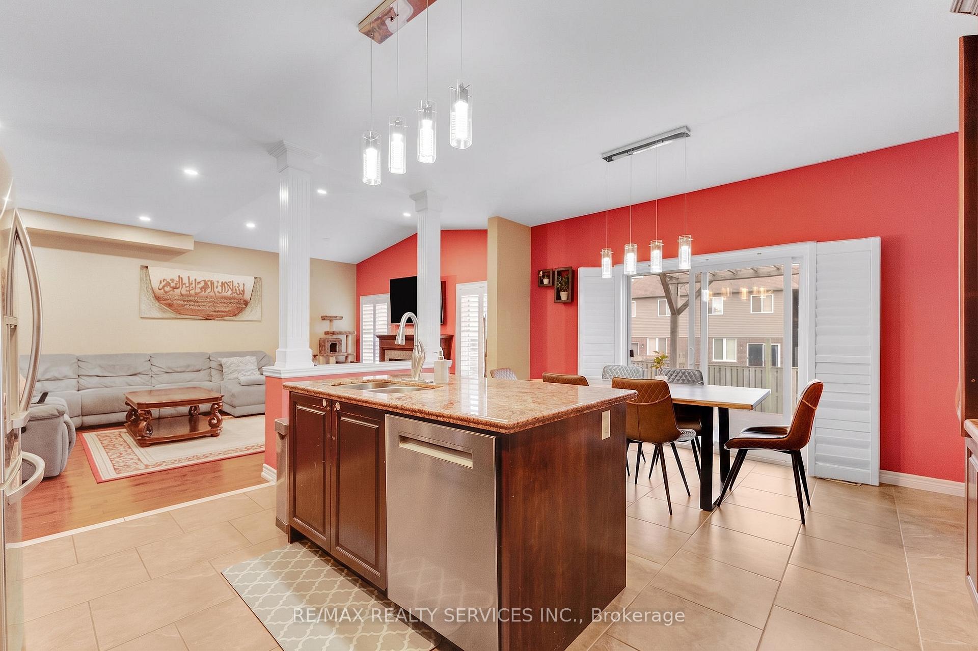 Photo 10 of 16 Sistine Court, Hamilton, Carpenter — HOMEH