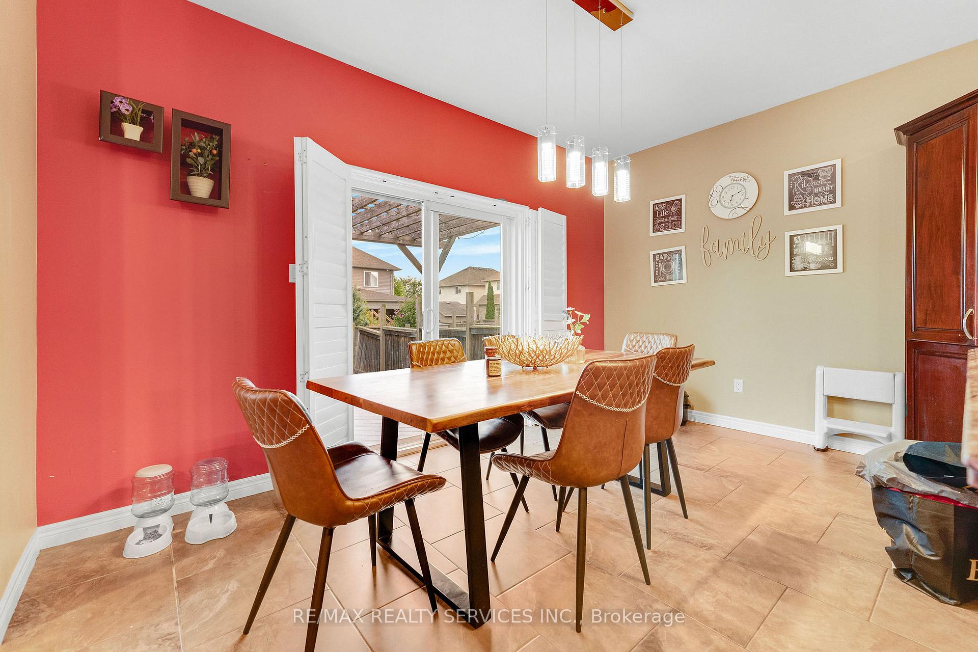 Photo 12 of 16 Sistine Court, Hamilton, Carpenter — HOMEH