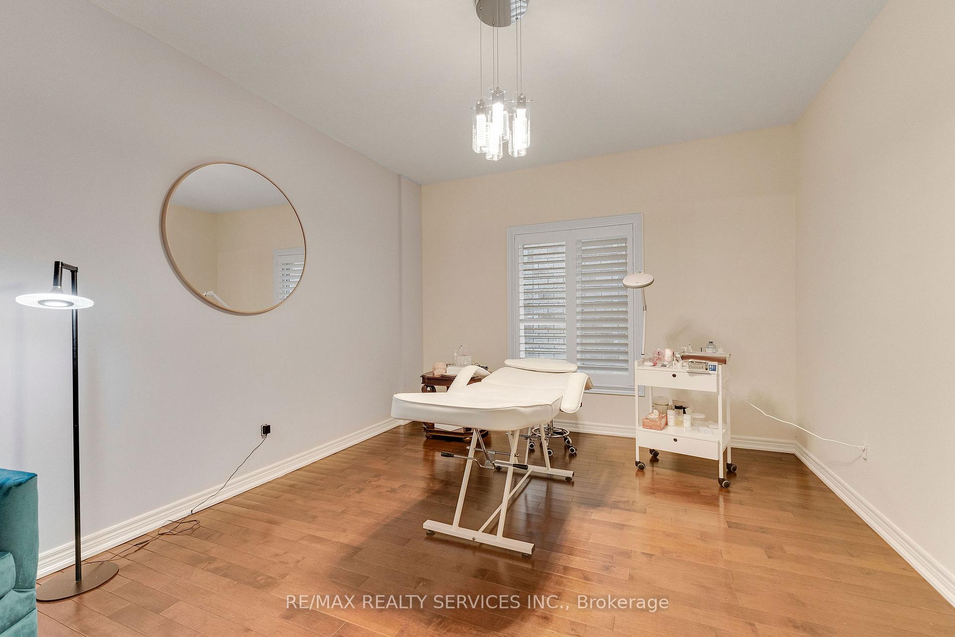 Photo 15 of 16 Sistine Court, Hamilton, Carpenter — HOMEH