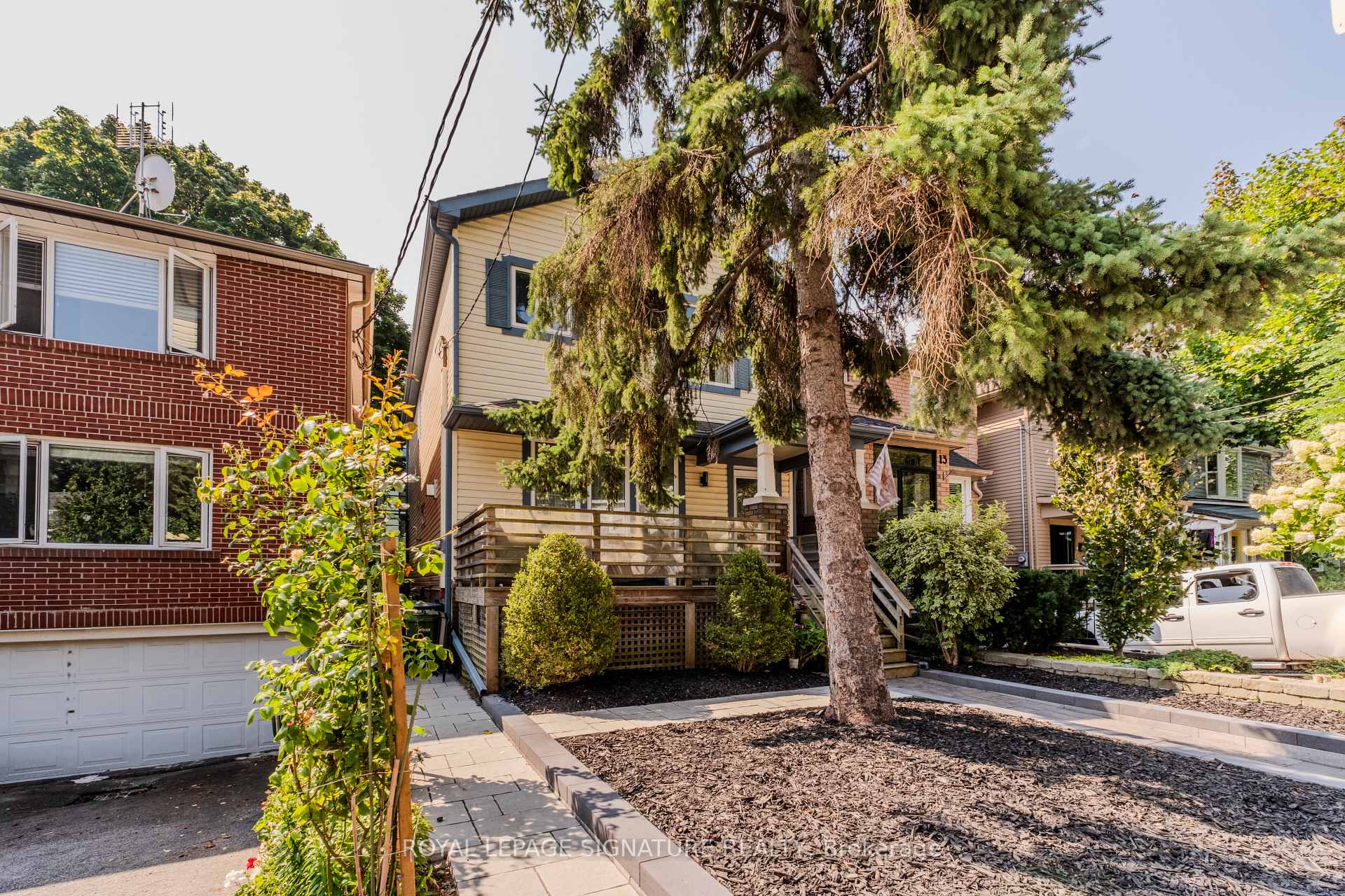 Photo 3 of 15 Battenberg Avenue, Toronto, Woodbine Corridor — HOMEH
