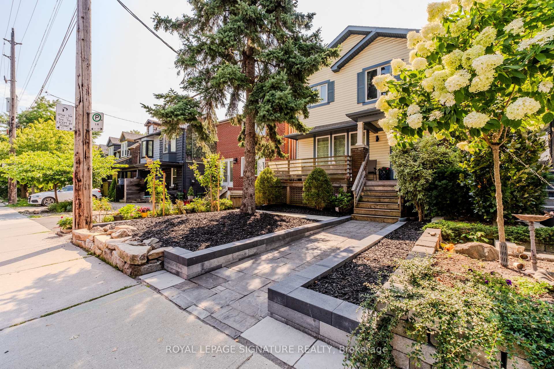 Photo 4 of 15 Battenberg Avenue, Toronto, Woodbine Corridor — HOMEH