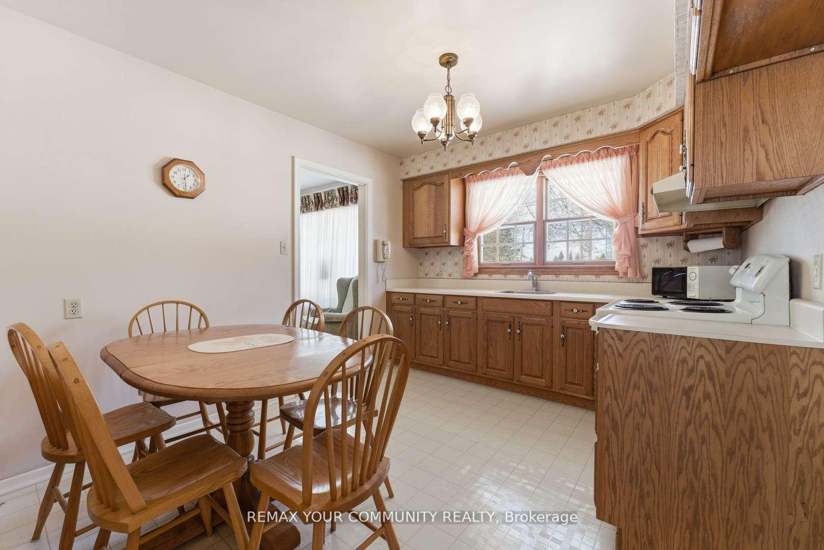 Photo 12 of 29 Patricia Drive, King, King City — HOMEH