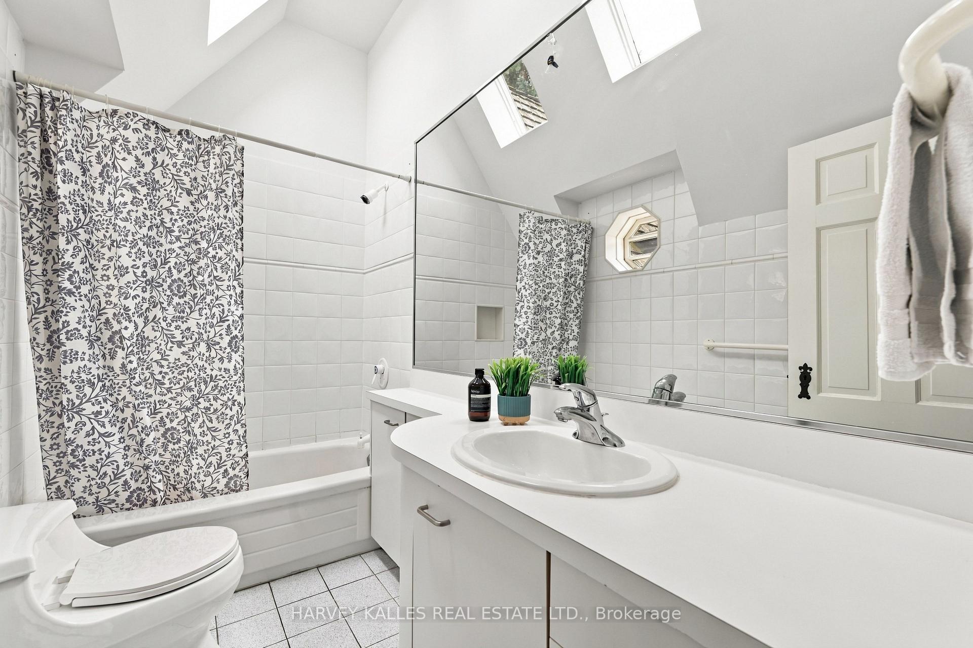 Photo 34 of 148 Strathallan Boulevard, Toronto, Lawrence Park South — HOMEH