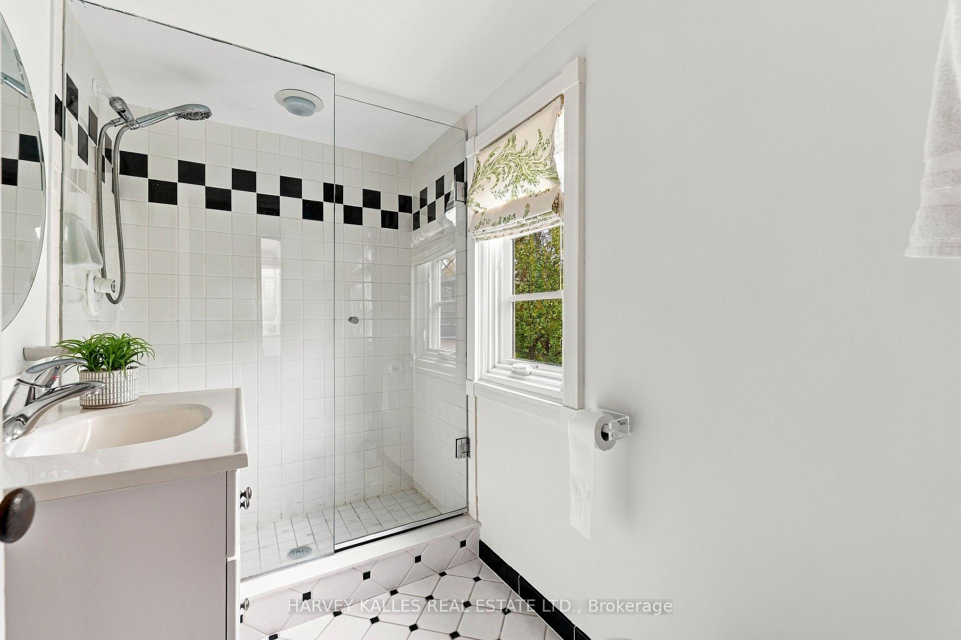Photo 37 of 148 Strathallan Boulevard, Toronto, Lawrence Park South — HOMEH