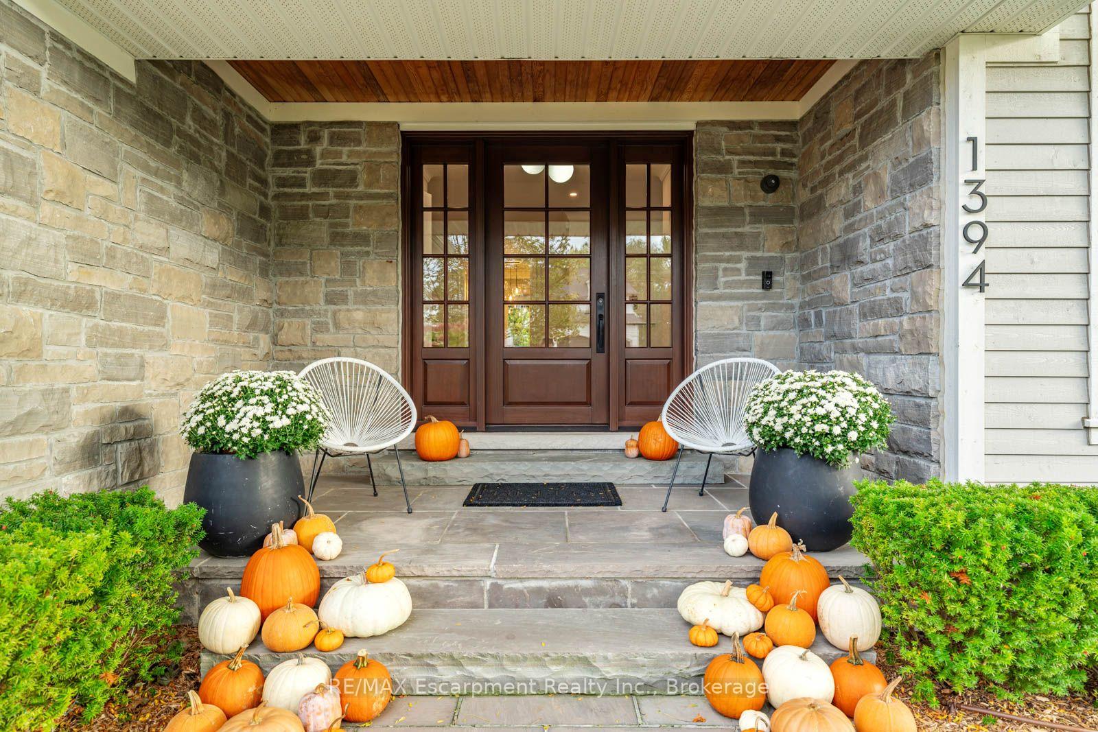 Photo 5 of 1394 Waverly Avenue, Oakville, West — HOMEH