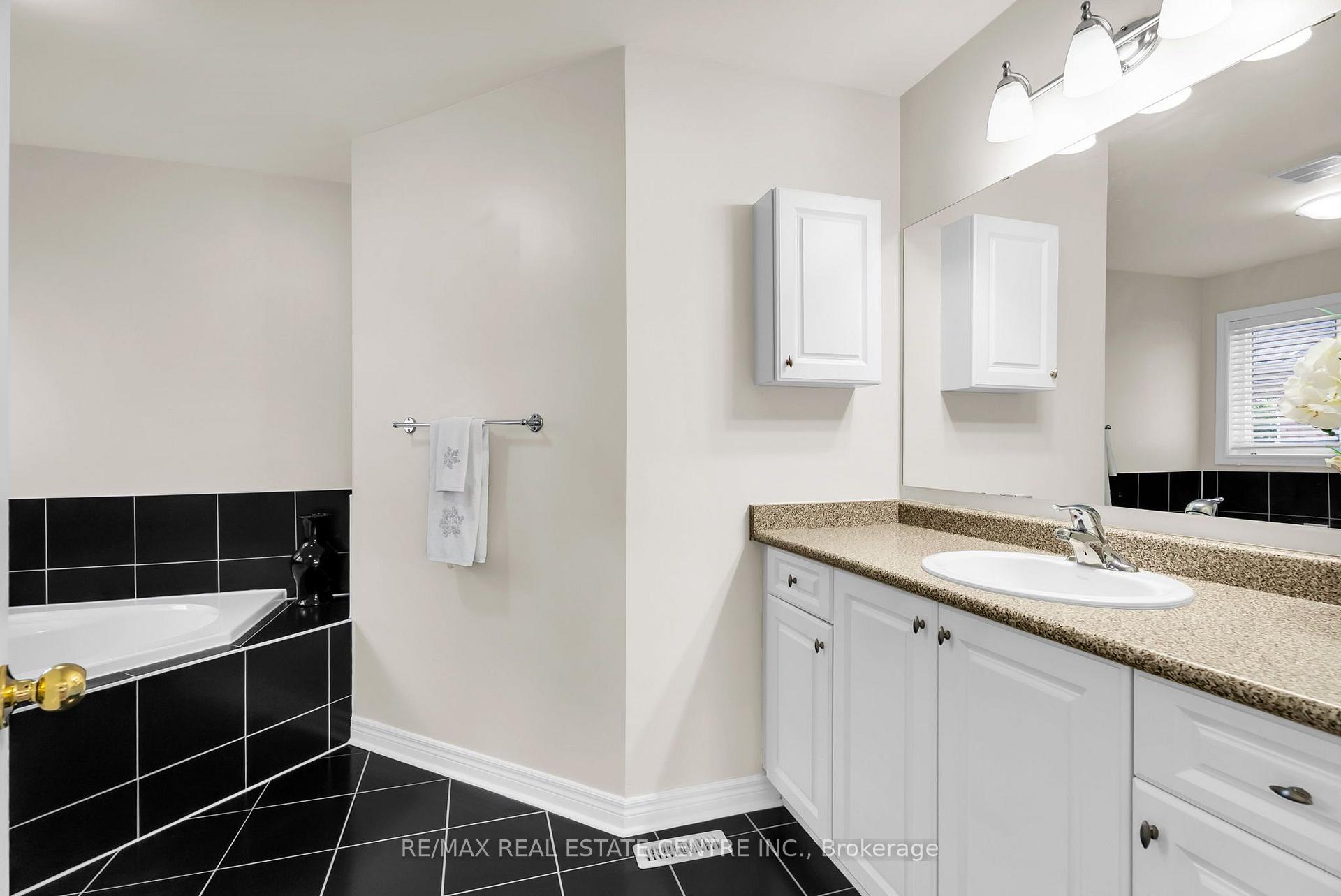 Photo 30 of 43 Delphinium Way, Brampton, Northwest Sandalwood Parkway — HOMEH