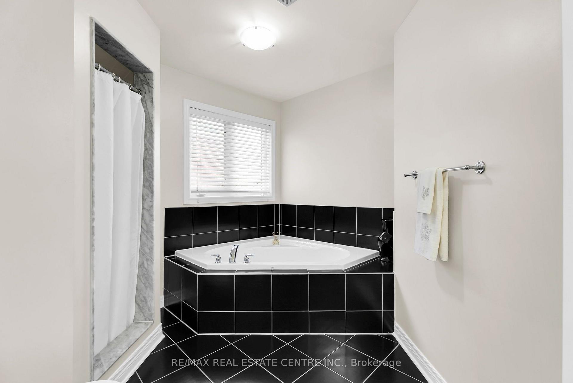 Photo 31 of 43 Delphinium Way, Brampton, Northwest Sandalwood Parkway — HOMEH