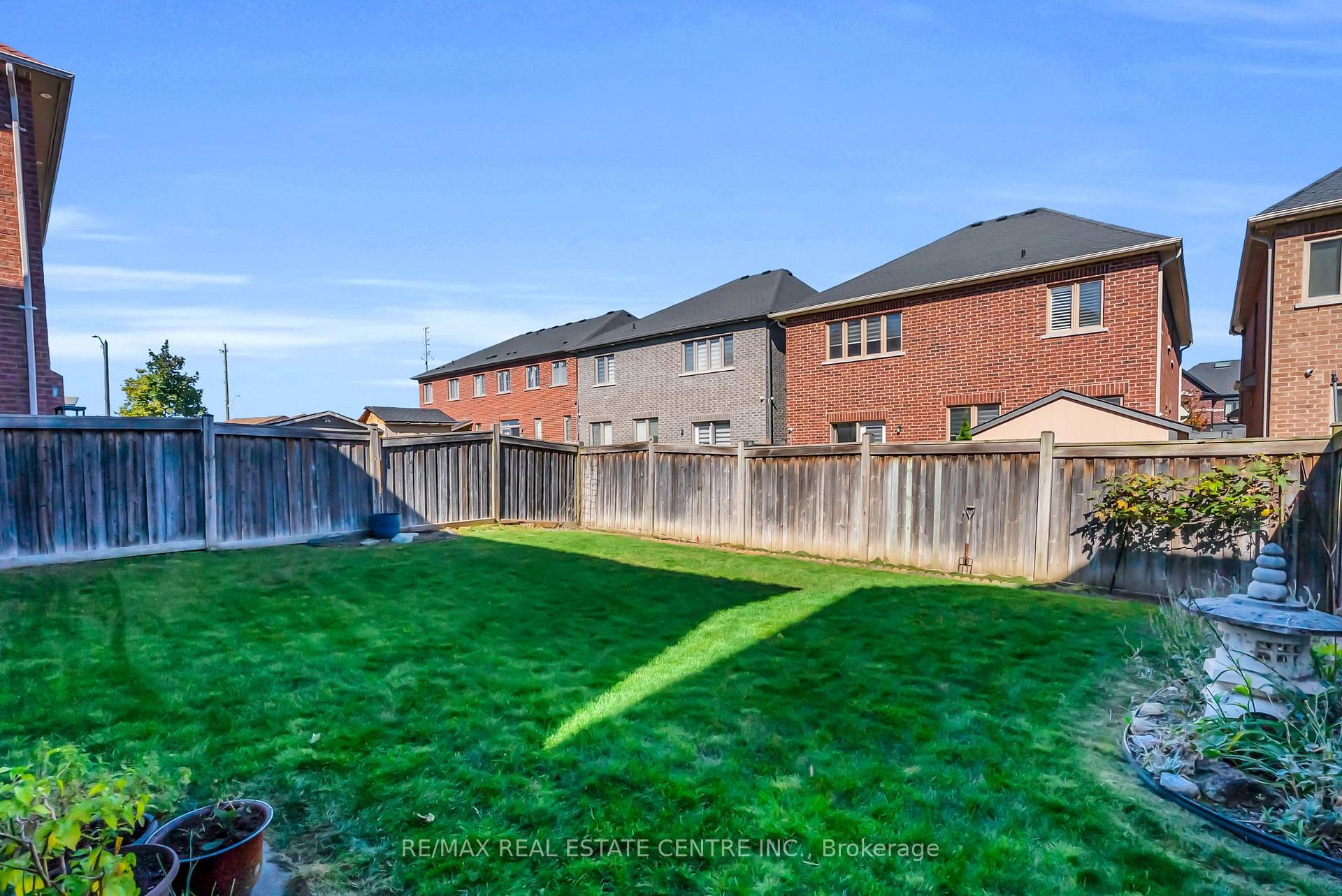 Photo 47 of 43 Delphinium Way, Brampton, Northwest Sandalwood Parkway — HOMEH