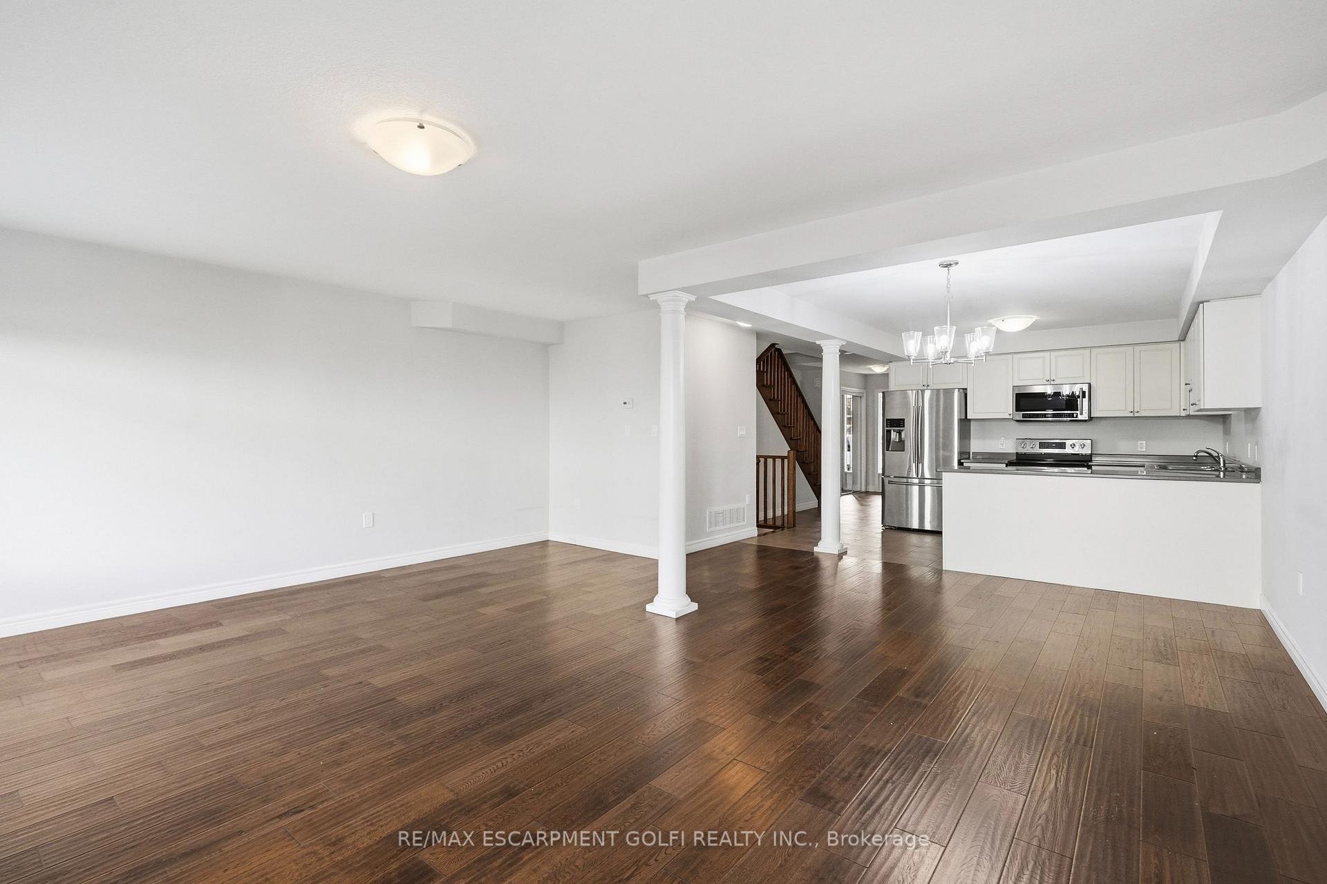 Photo 13 of 82 Charleswood Crescent, Hamilton, Rural Glanbrook — HOMEH