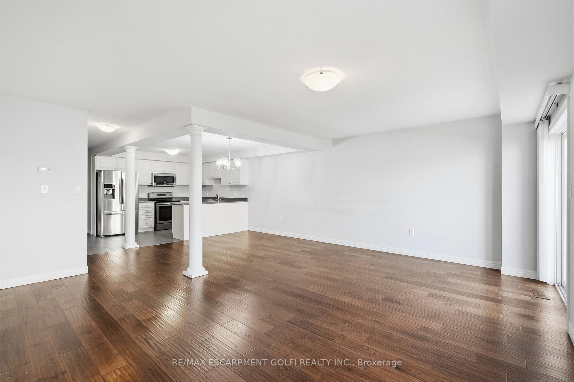 Photo 14 of 82 Charleswood Crescent, Hamilton, Rural Glanbrook — HOMEH