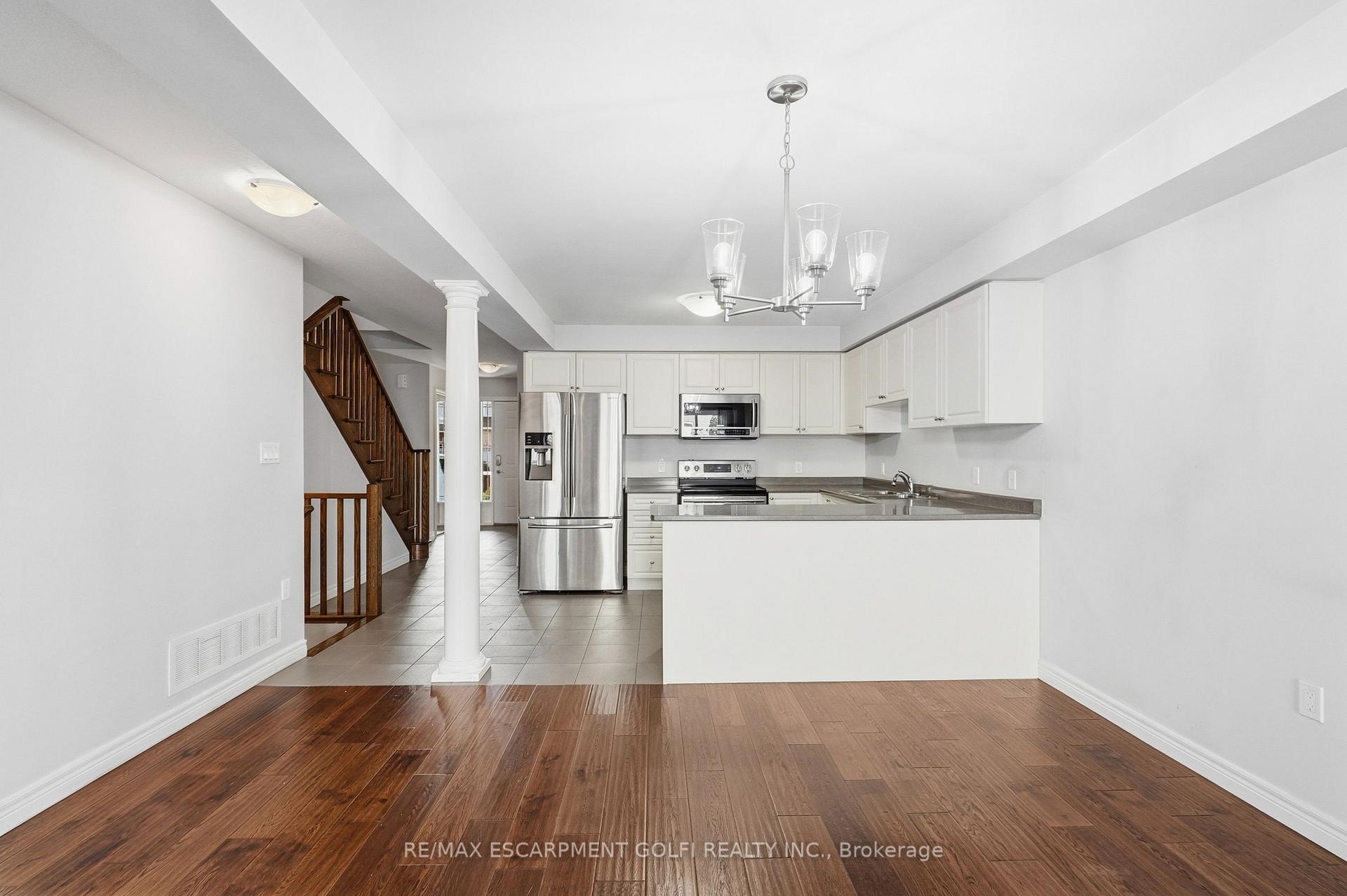 Photo 15 of 82 Charleswood Crescent, Hamilton, Rural Glanbrook — HOMEH