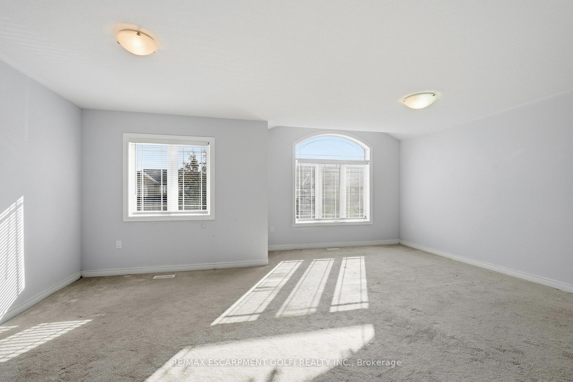 Photo 16 of 82 Charleswood Crescent, Hamilton, Rural Glanbrook — HOMEH