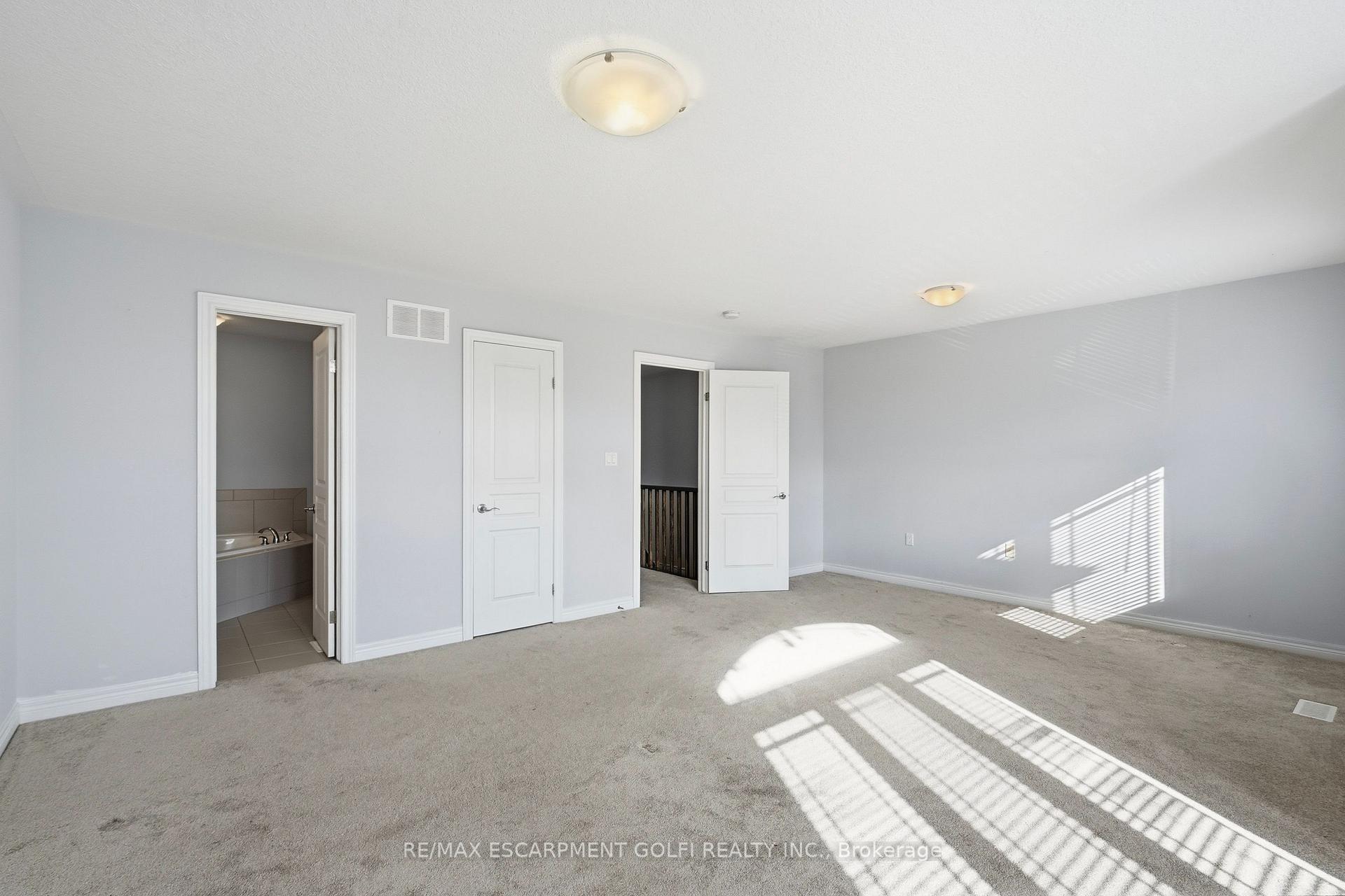 Photo 17 of 82 Charleswood Crescent, Hamilton, Rural Glanbrook — HOMEH