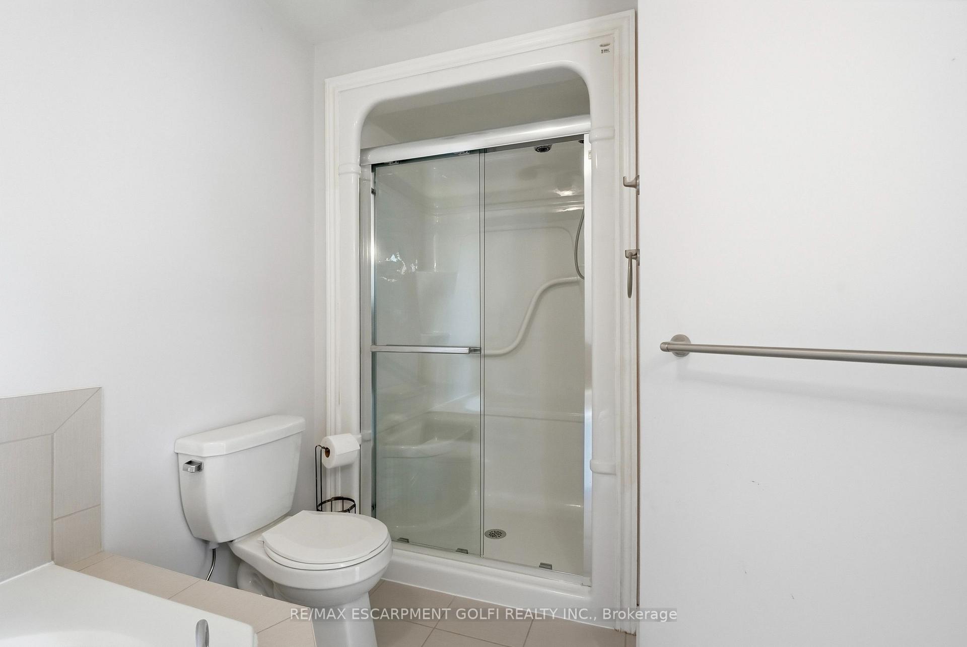 Photo 19 of 82 Charleswood Crescent, Hamilton, Rural Glanbrook — HOMEH