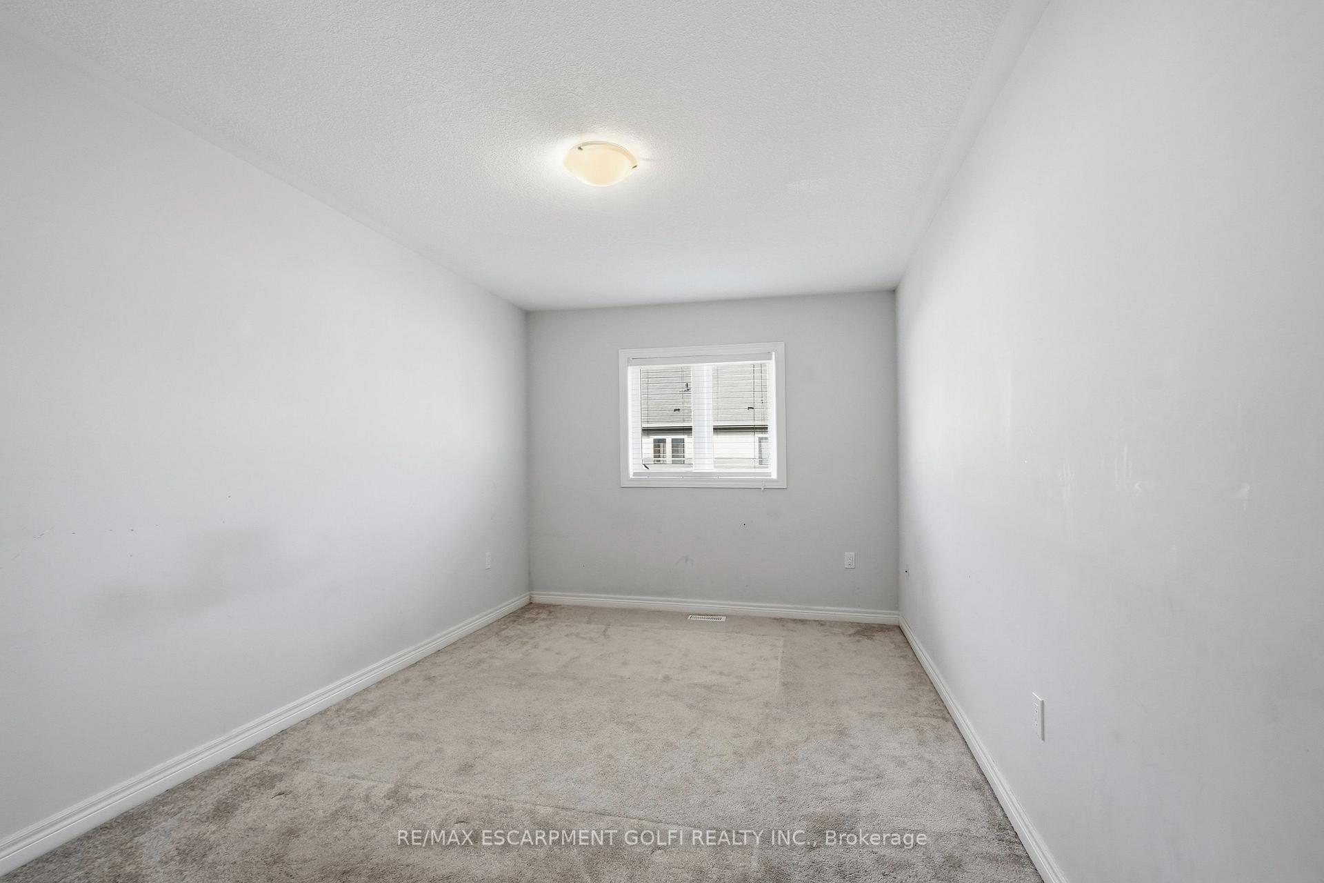 Photo 23 of 82 Charleswood Crescent, Hamilton, Rural Glanbrook — HOMEH