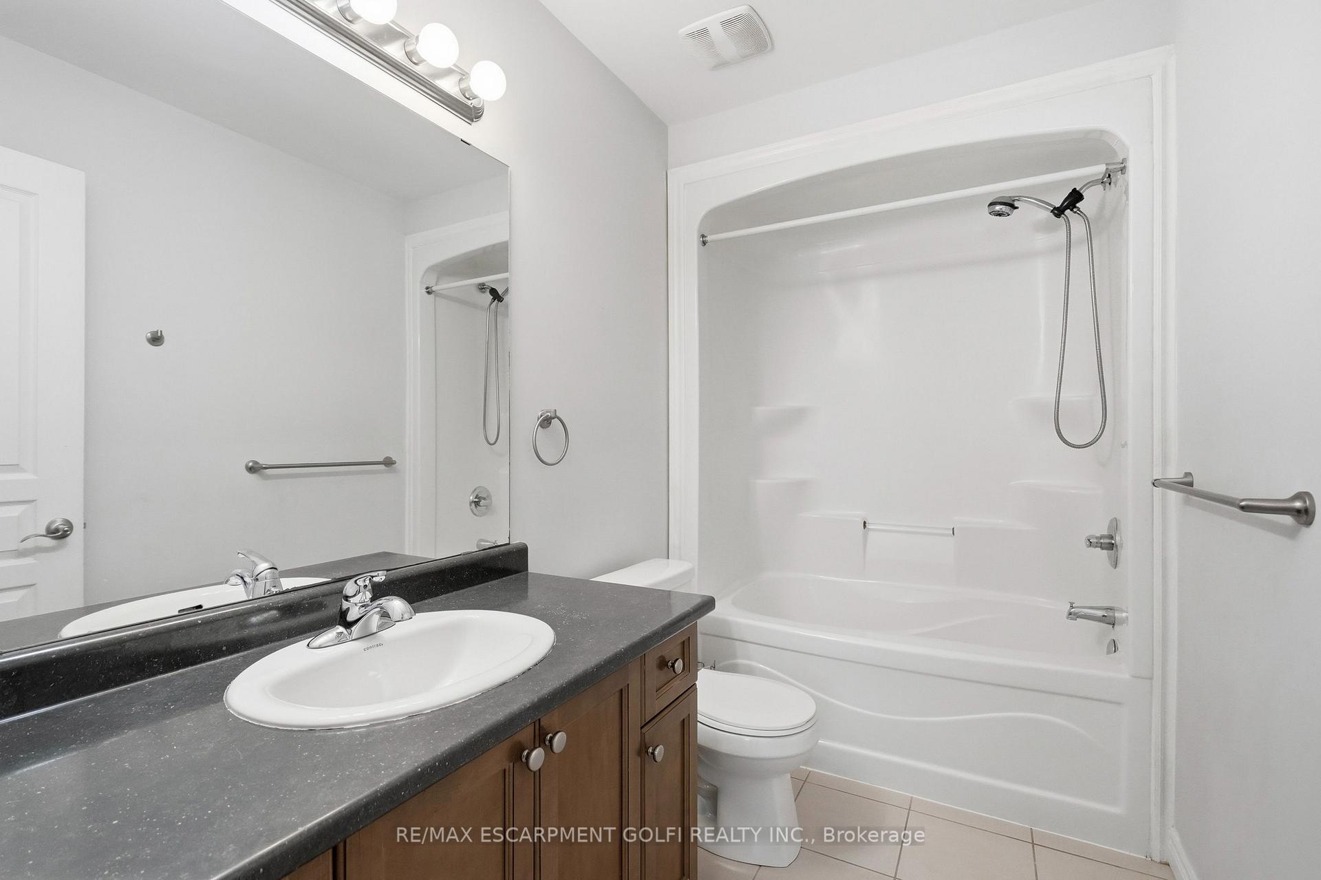 Photo 25 of 82 Charleswood Crescent, Hamilton, Rural Glanbrook — HOMEH