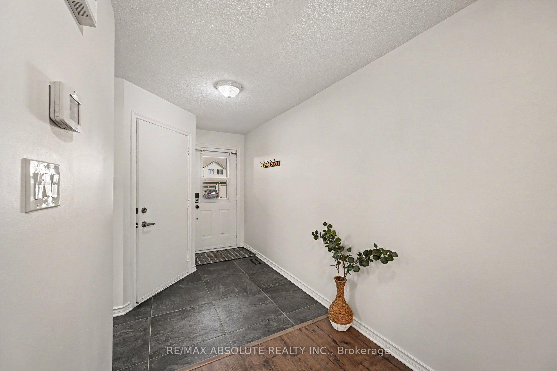 Photo 2 of 13 Spruce Crescent, Arnprior, Arnprior — HOMEH